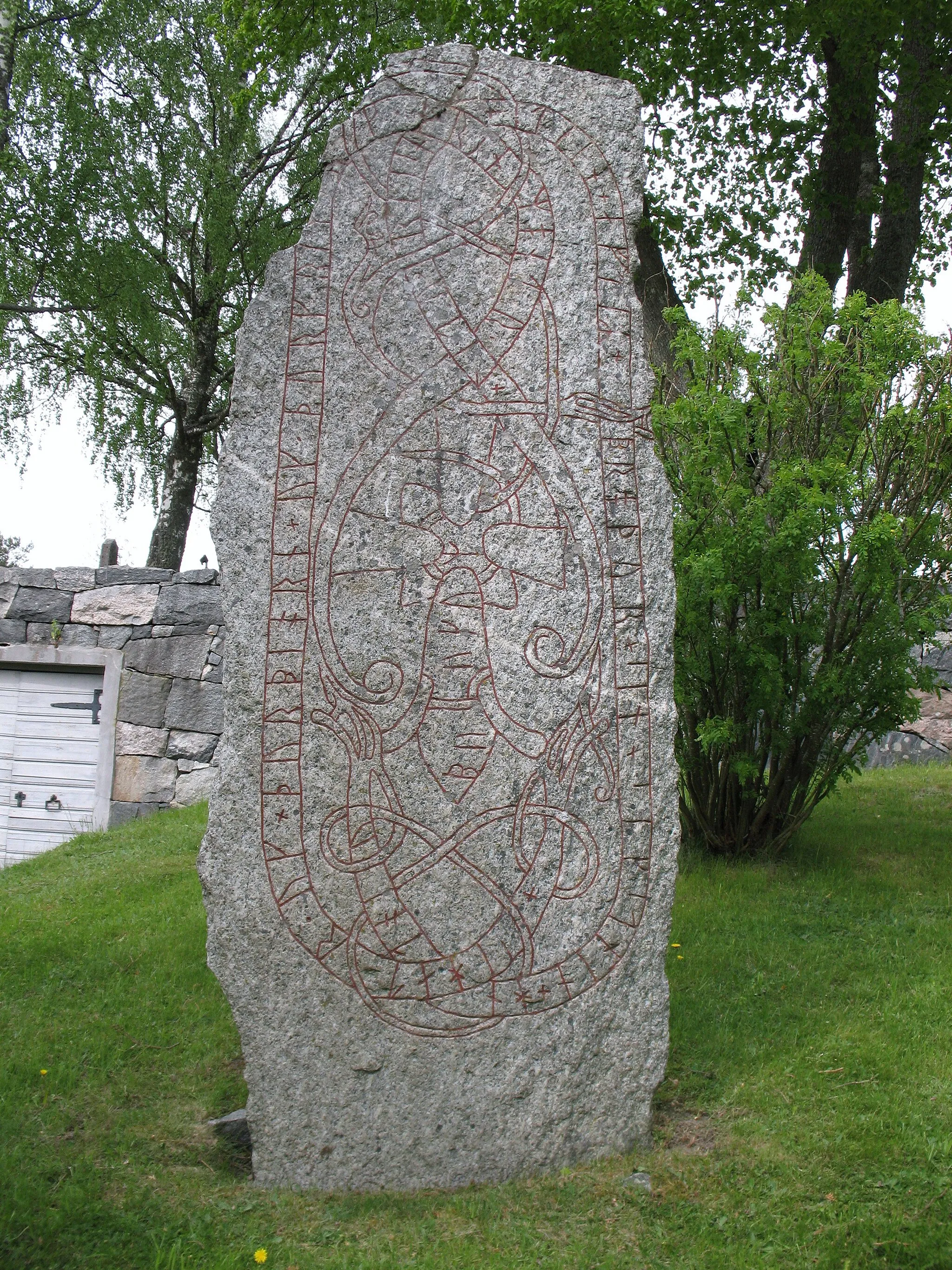 Photo showing: Runsten U 180 vid Össeby-Garns kyrka, Vallentuna.