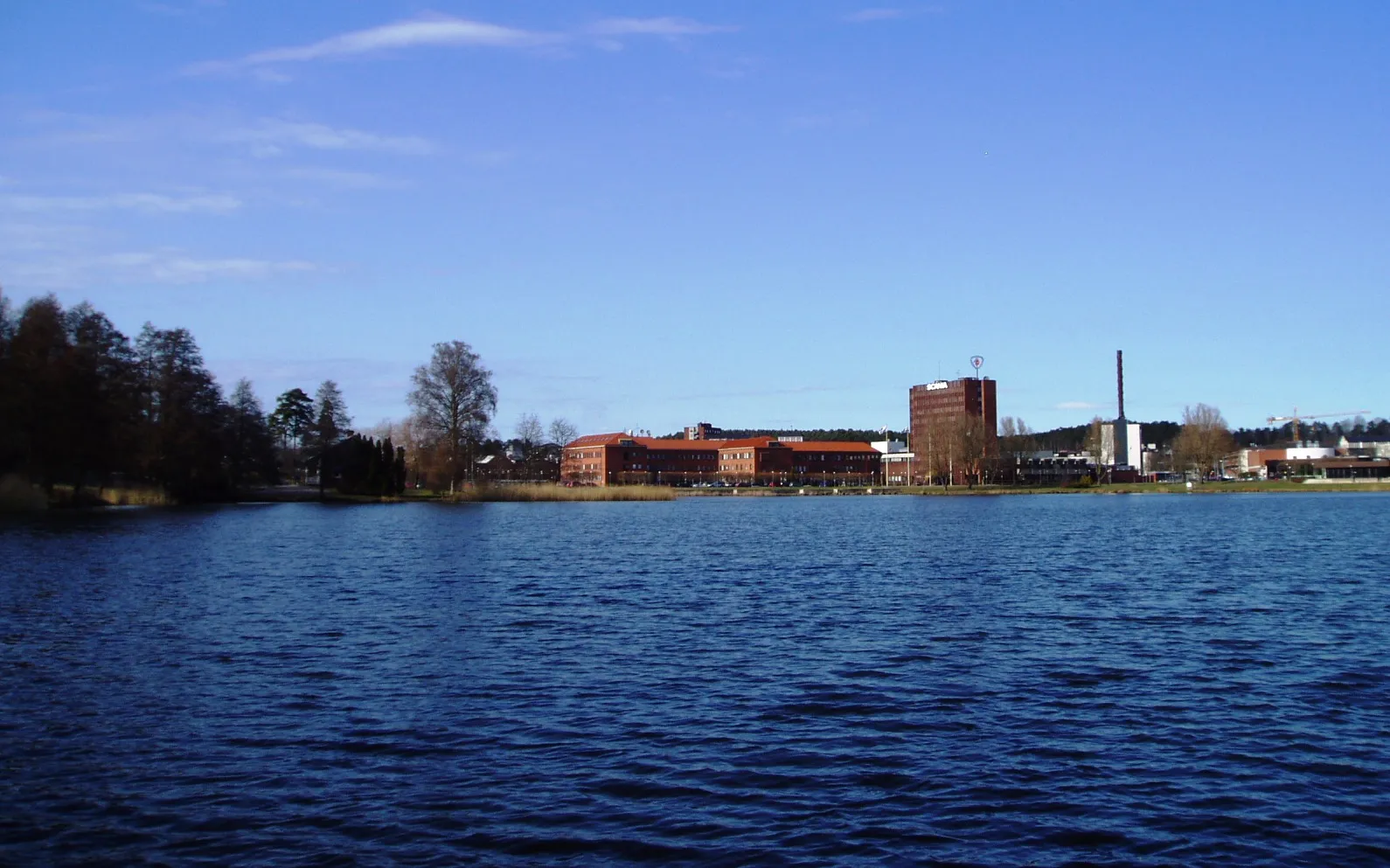 Photo showing: Saltskogsfjärden (also known as Scaniasjön). Lake in the city of Södertälje in Sweden