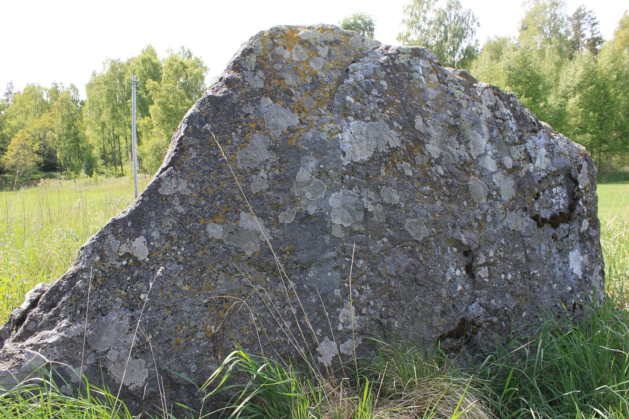 Photo showing: Ösmo 136:1. (Sö 248). Runristning. Fast fornlämning.