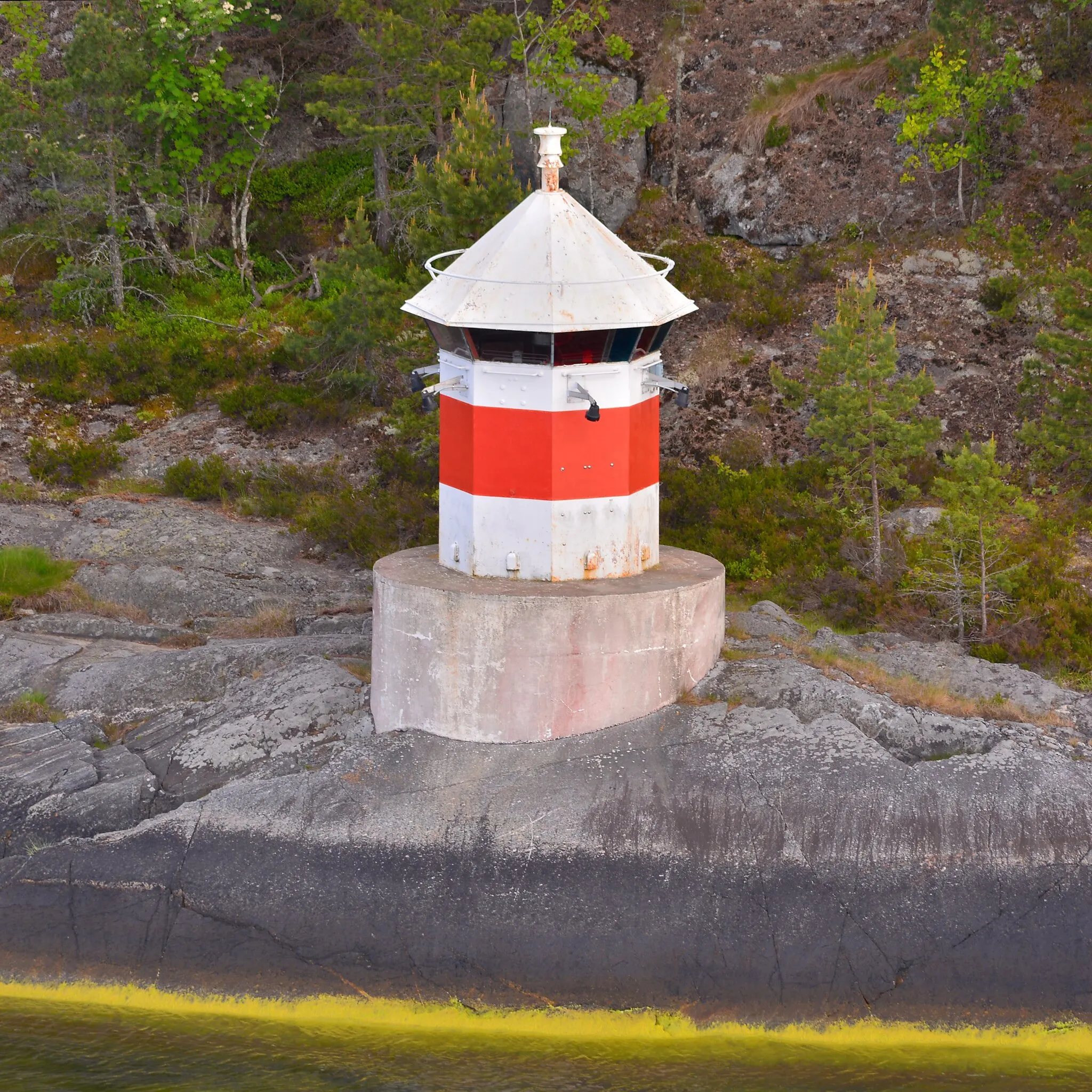 Photo showing: Lighthouse Sollenkroka at Värmdö in Stockholm archipelago.