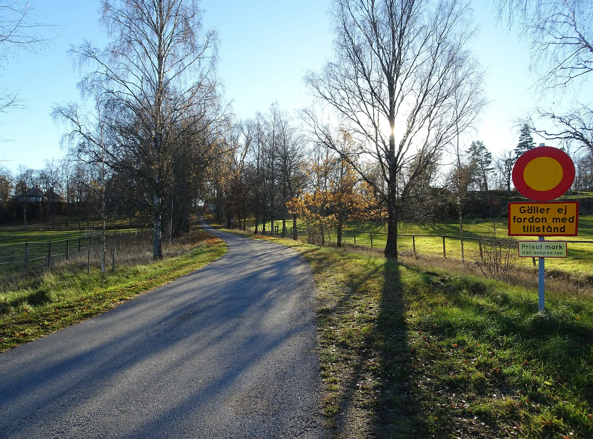 Photo showing: Rikstens säteri, infart till huvudbyggnaden