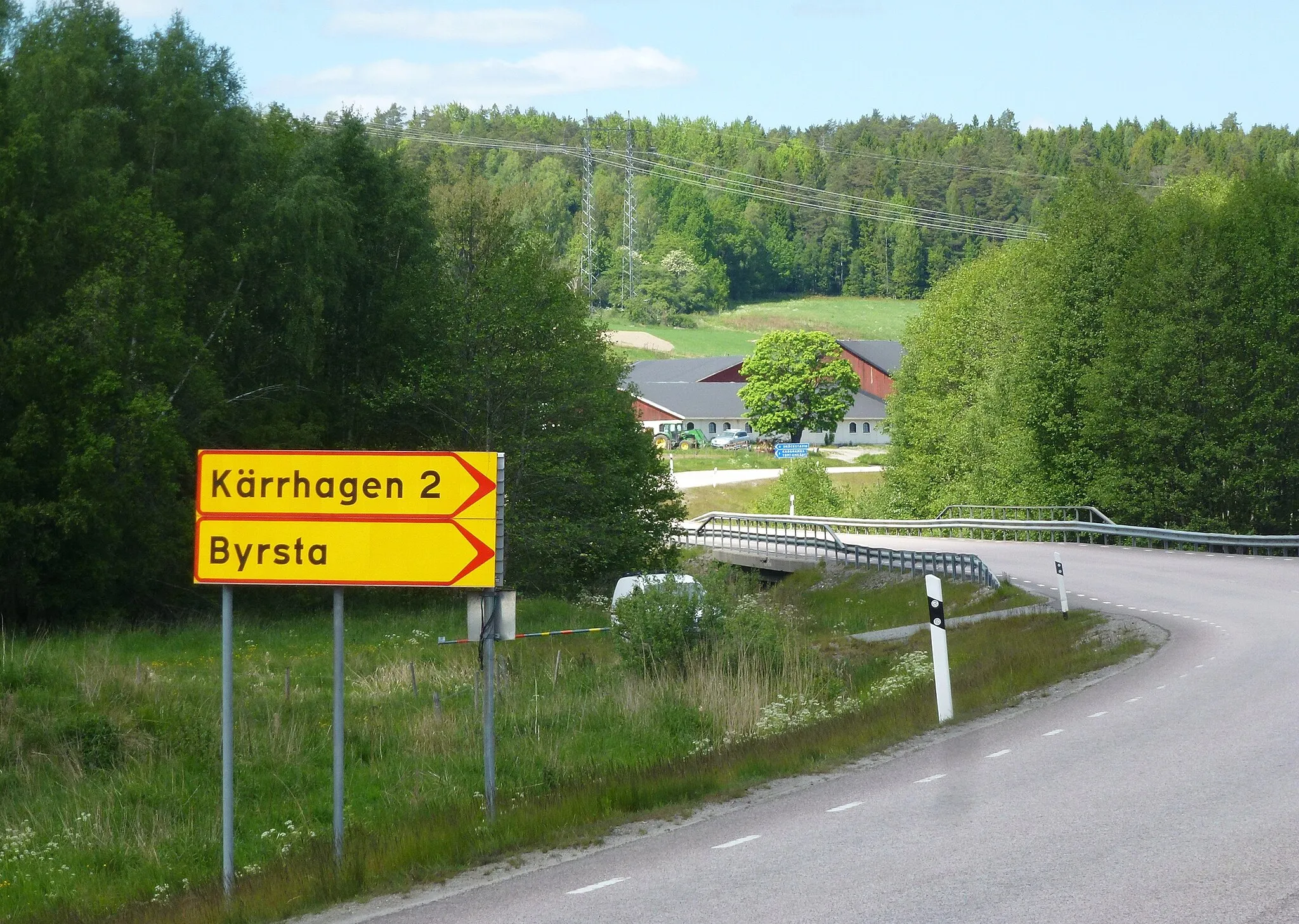 Photo showing: Skylt vid avtagsväg till Kärrhagen Byrsta