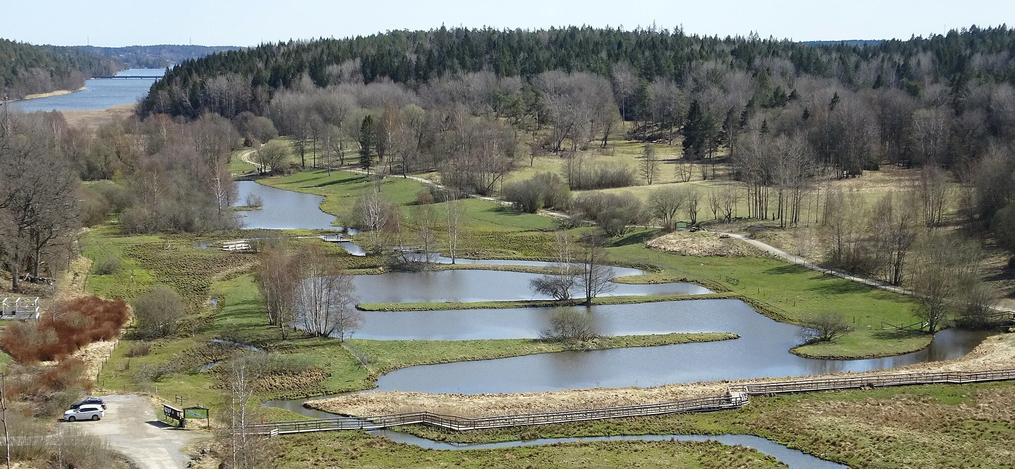 Photo showing: Flemingsbergsvikens våtmarksanläggning och gamla sockenvägen Flemingsberg–Lissma