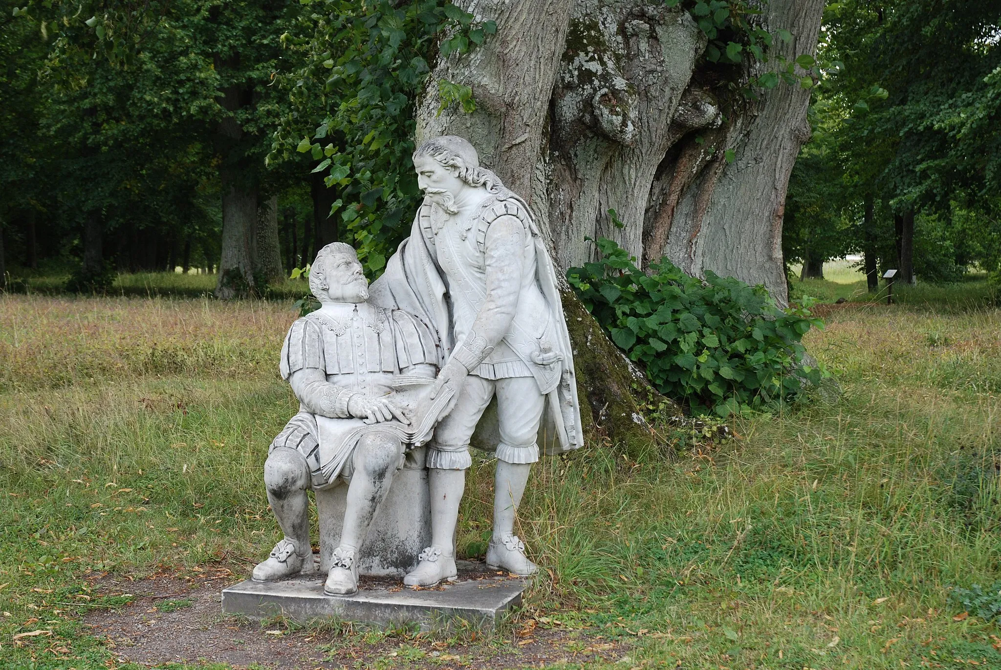 Photo showing: Gustav II Adolf and Axel Oxenstierna, carrara marble, sculptured in Italy by unknown artist (possibly in Carrara). The statue was ordered by King Gustav III after his journey to Italy in 1783-84. It´s located in the former baroque garden of the Svartsjö Royal Castle, Sweden, under the linden tree "Drottning Kristinas lind" and depicts the chancellor Axel Oxenstierna giving advice to King Gustav II Adolf.