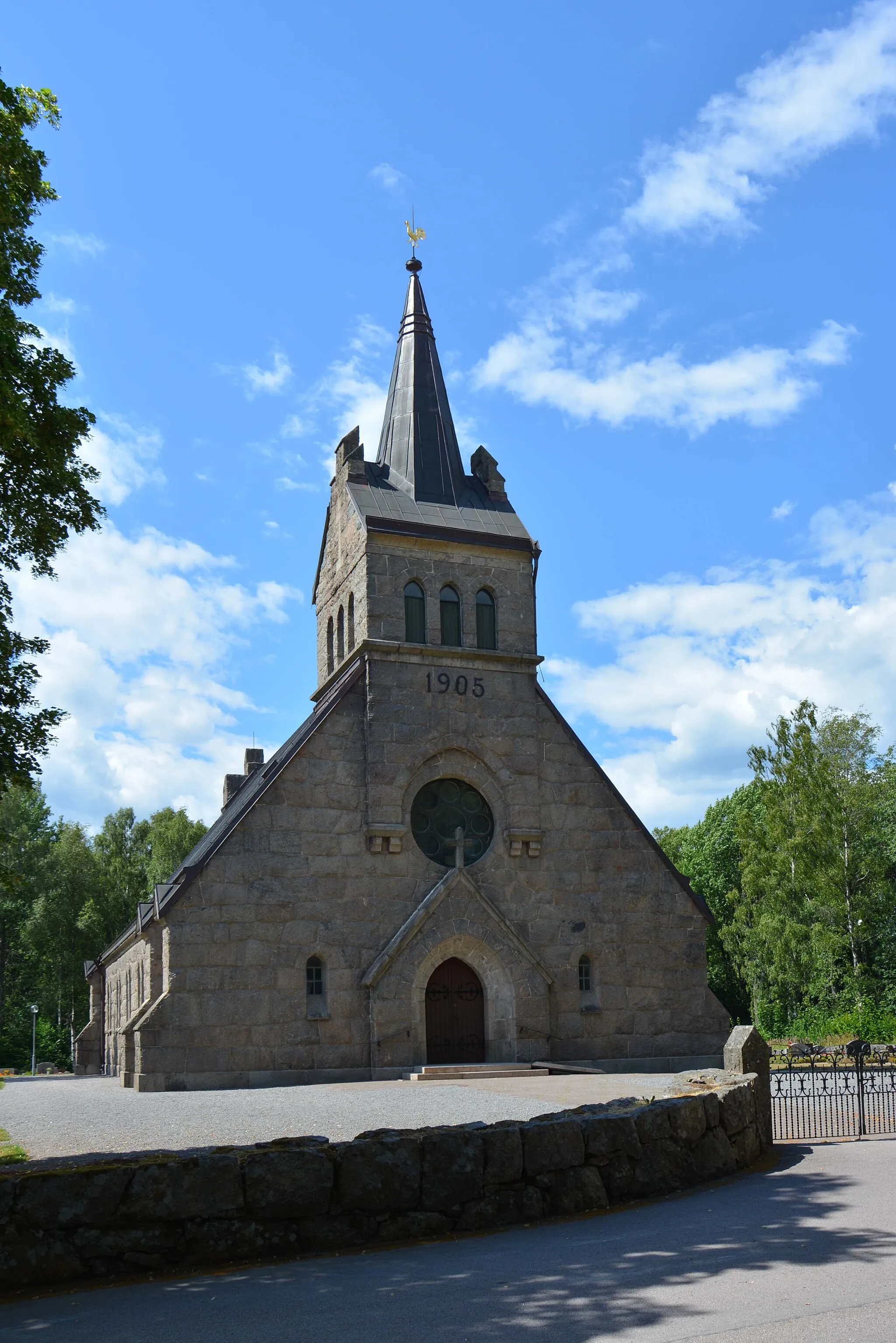 Photo showing: Flymen Church from east.The church was built in 1905 by master builder Carl Petersson and inaugurated in 1906.