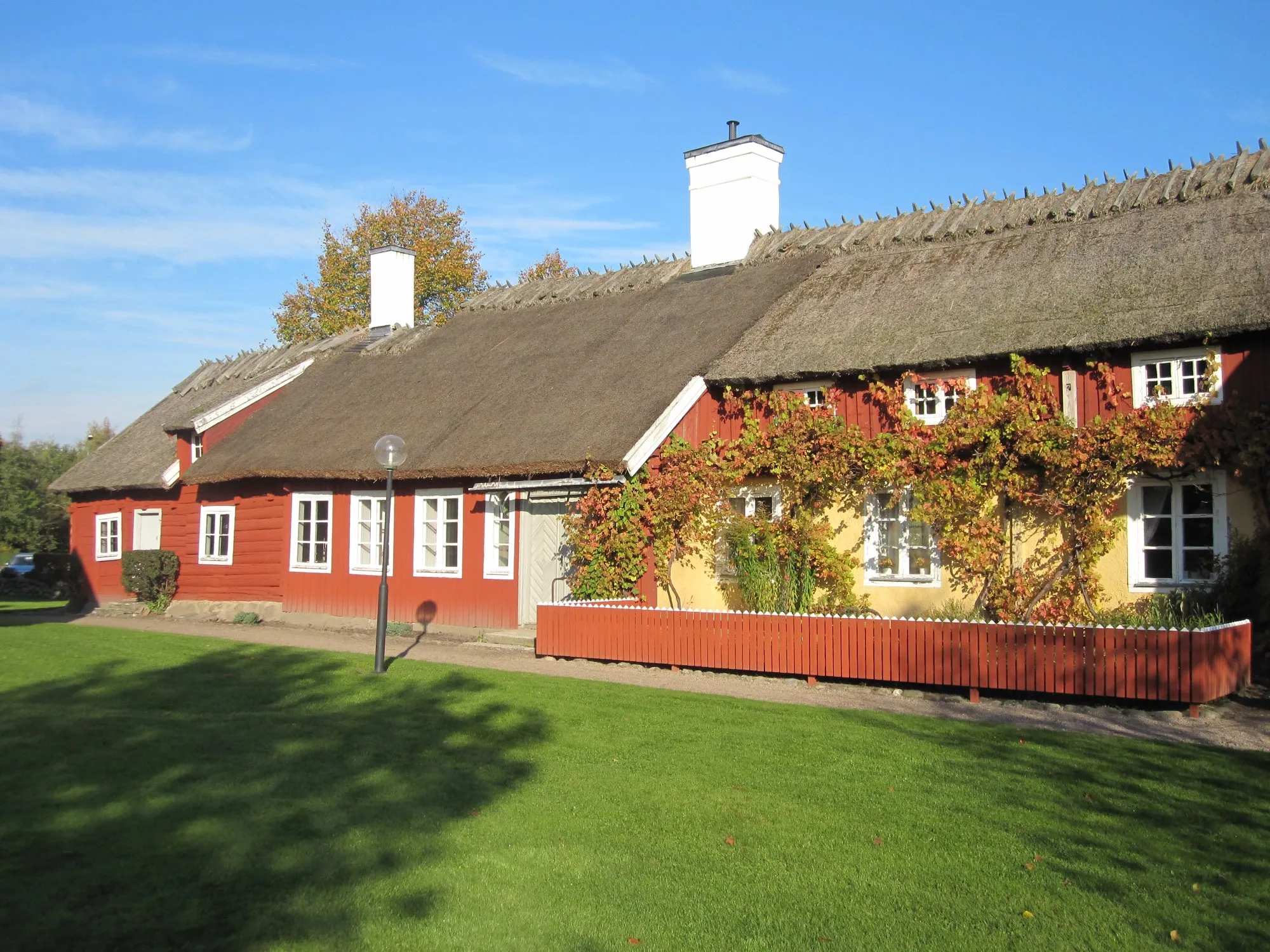 Photo showing: Västra sidan