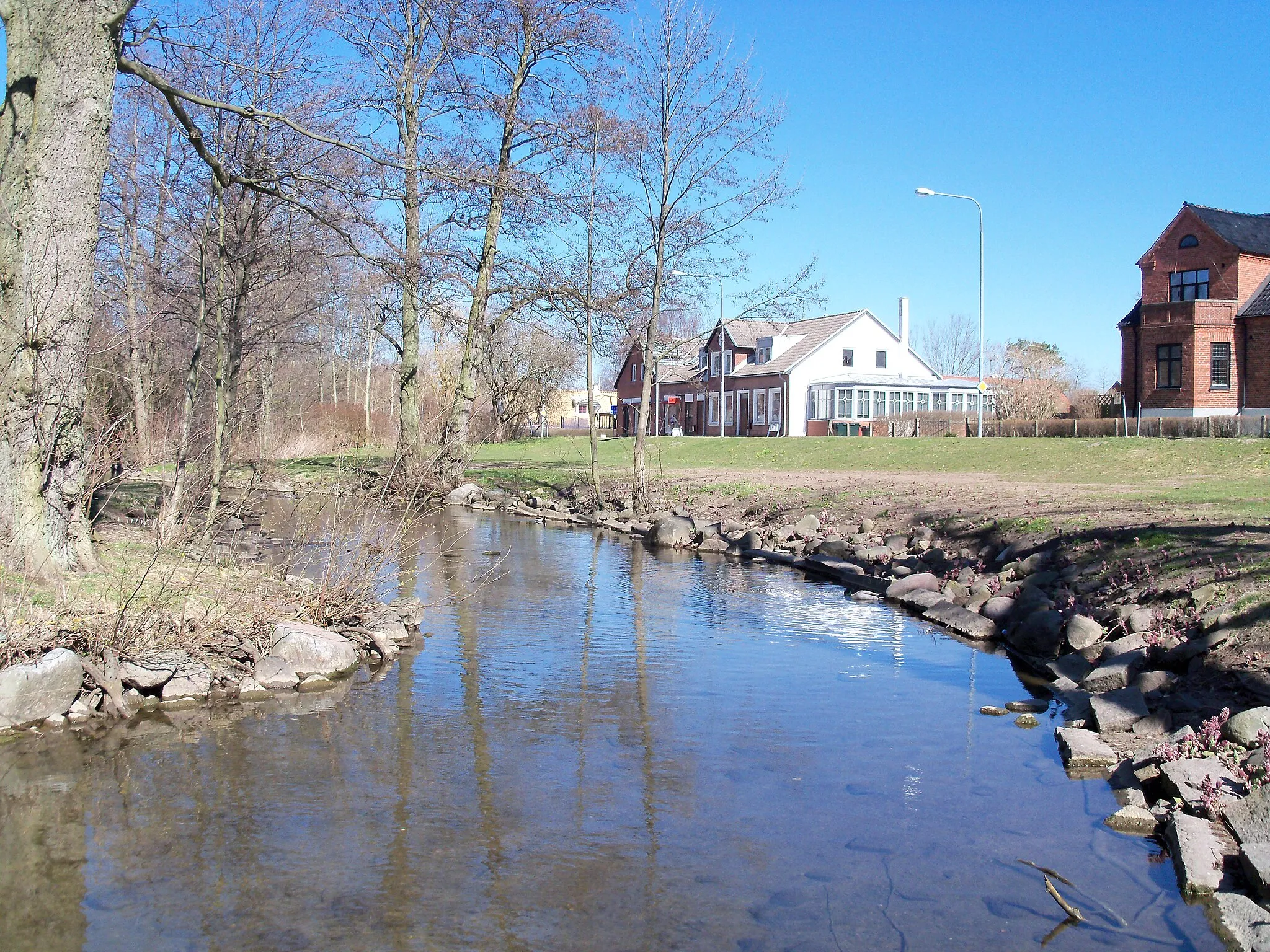 Photo showing: The river in Södra Sandby in Lund Municipality in Skåne County in Sweden, in April 2012.