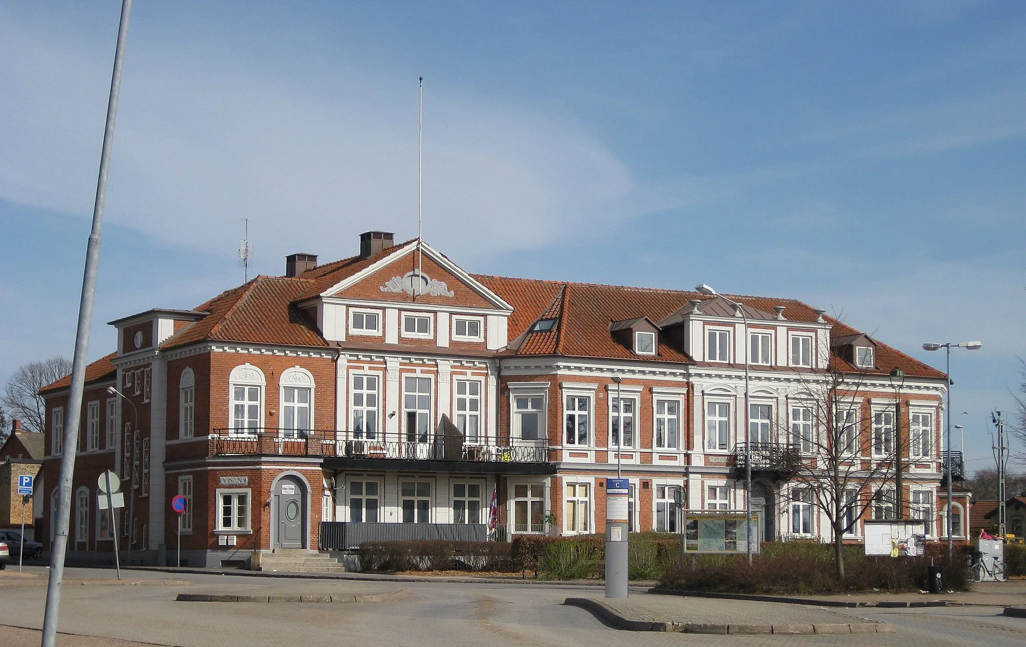 Photo showing: The former railroad hotel in Teckomatorp, Skåne, Sweden