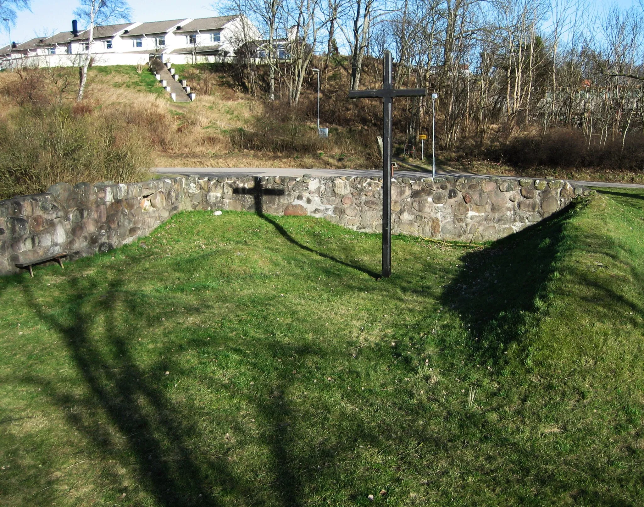 Photo showing: The medieval church ruins in Luntertun, Ängelholm, Sweden. Photo taken 080402 by the uploader.