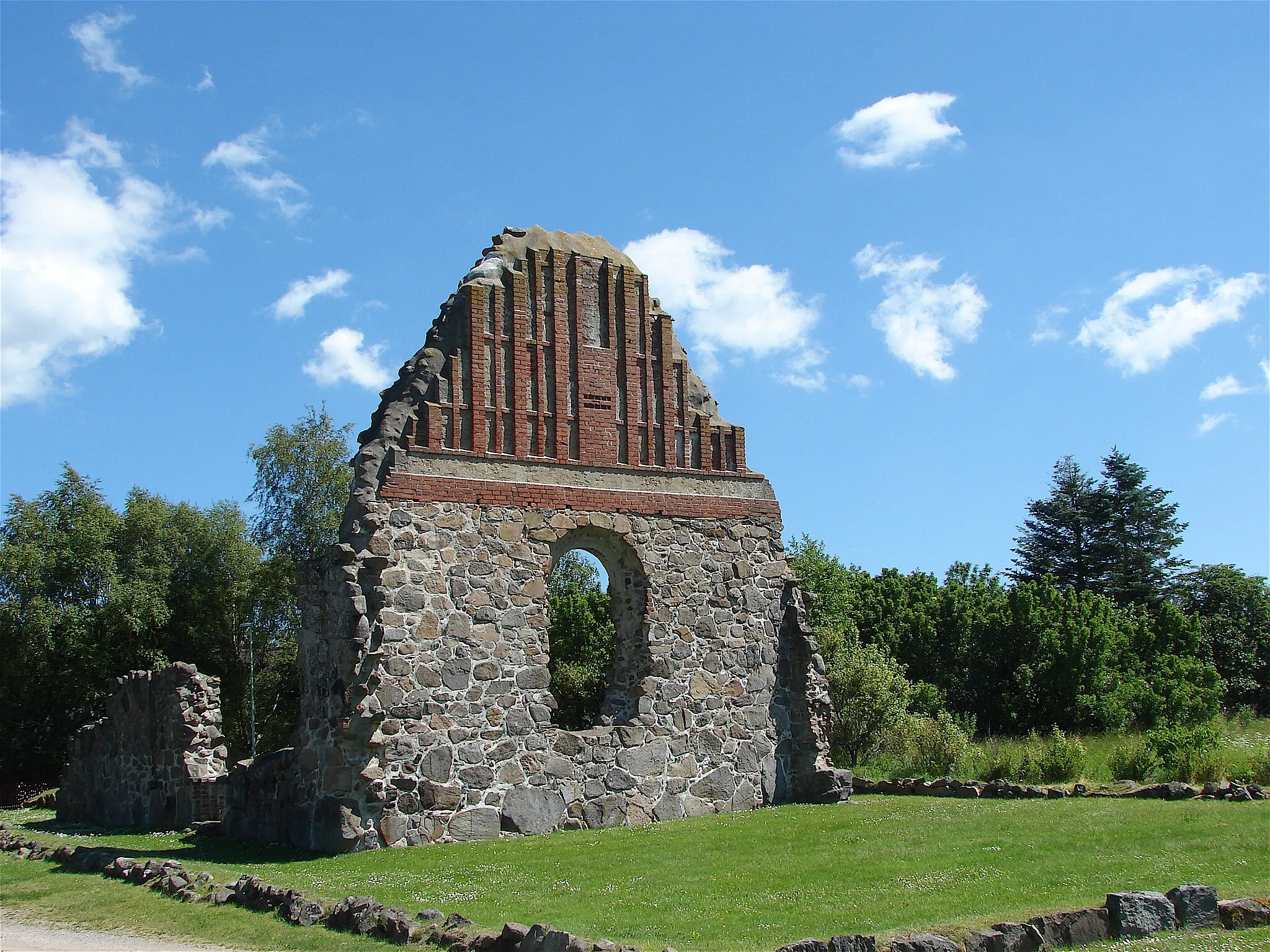 Photo showing: Sankt Gjertrud Kapel, Væ, Vä, Whæ, ruins, ruiner