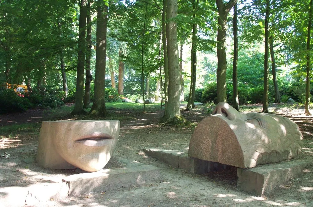 Photo showing: Stone statue at Sofiero park, Helsingborg, Sweden. Broken head