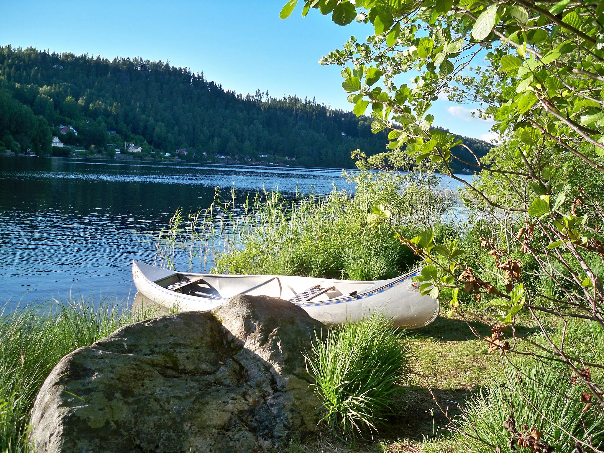 Photo showing: A south side cove of the lake Öresjö at the city of Borås, Sweden.