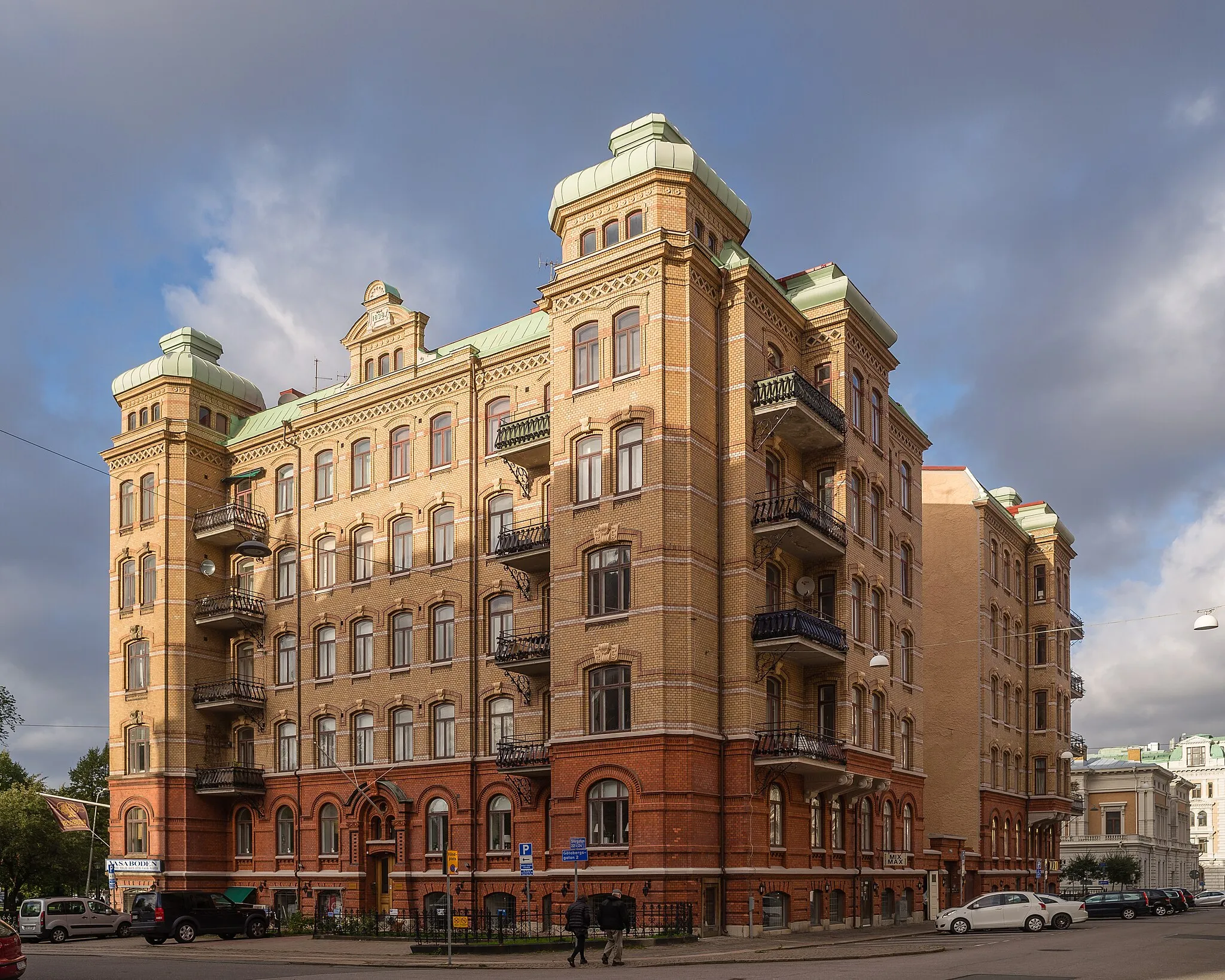 Photo showing: Building in the intersection Götabergsgatan/Storgatan in Gothenburg, Sweden. Built 1898, architect Hjalmar Cornilsen.