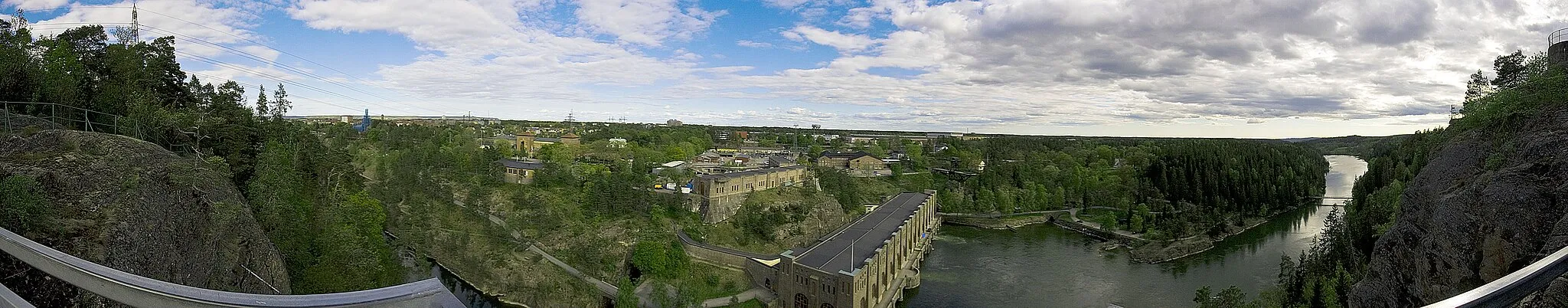 Photo showing: Panoramavy från utsiktsplatsen Kopparklinten i Trollhättan, där Olidans kraftstation ses i mitten. Foto: Johan Rosén