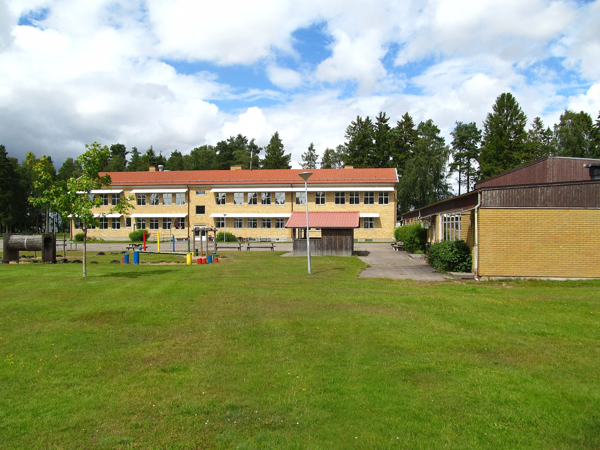 Photo showing: Larv school with the main building at the back, school yard and building for handicraft to the right.
