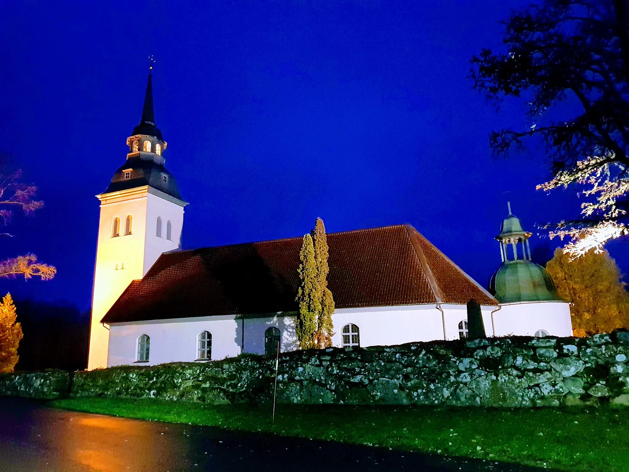 Photo showing: Hjärtums kyrka