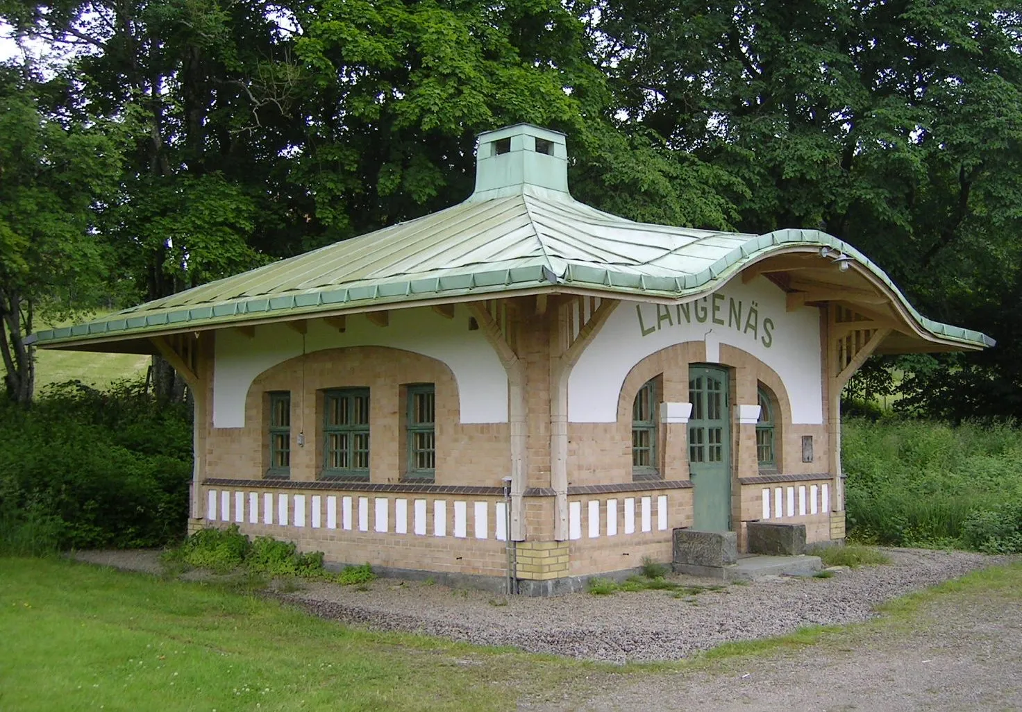 Photo showing: Railway stop building in Art Nouveau-style at Långenäs, Härryda municipality, Sweden. Architect: Johan Teodor Folcke