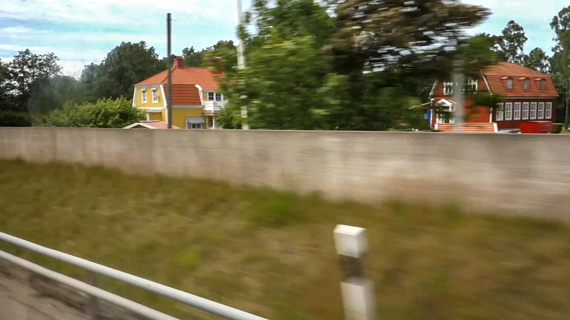 Photo showing: Grunnebo, Vänersborg, Sweden as seen from road 44. Photograph extracted from a video taken from bus 860 from Trollhättan to Smögen.