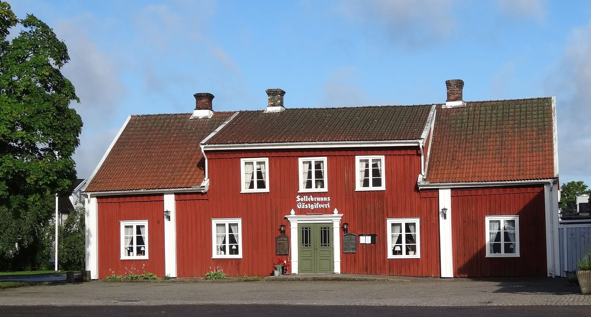 Photo showing: 18th century inn at Sollebrunn, between Alingsås and Trollhätan, Sweden.