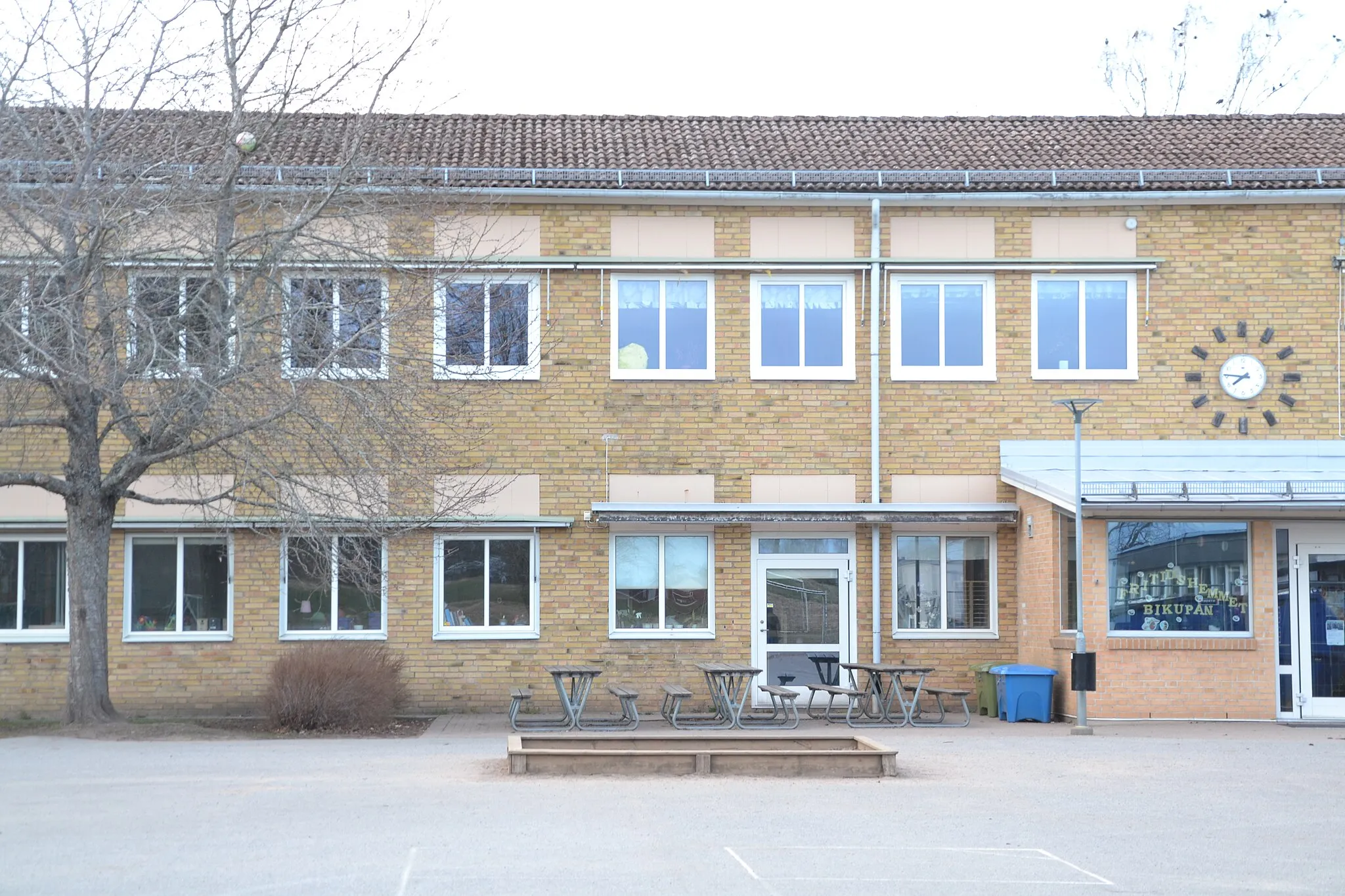 Photo showing: Gällstads skola
