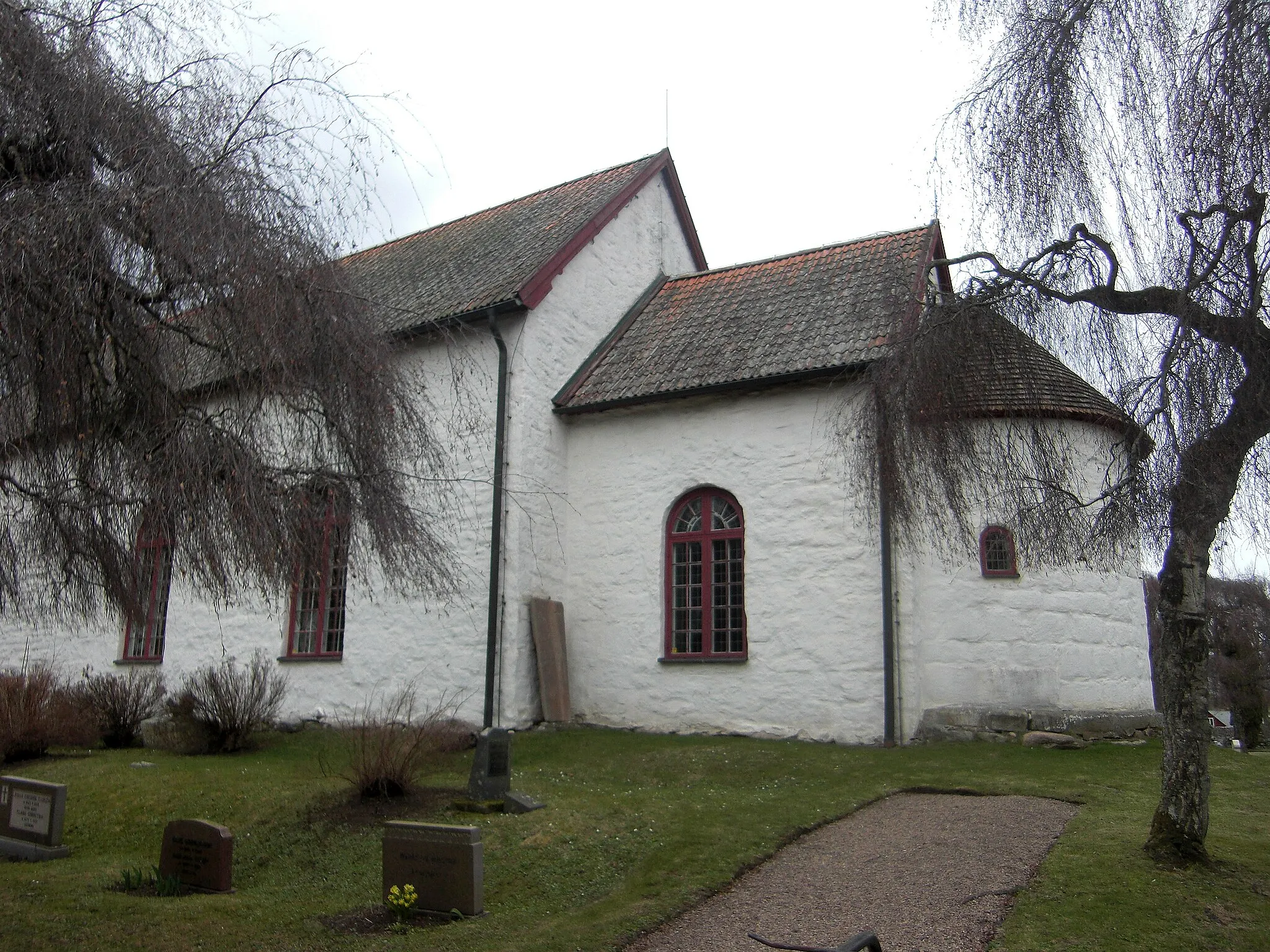 Photo showing: Exterior of Gökhem church, Vilske hundred, Falköping municipality, former Skaraborg county, the Diocese of Skara, Västergötland, Sweden. The sanctuary and the apse.