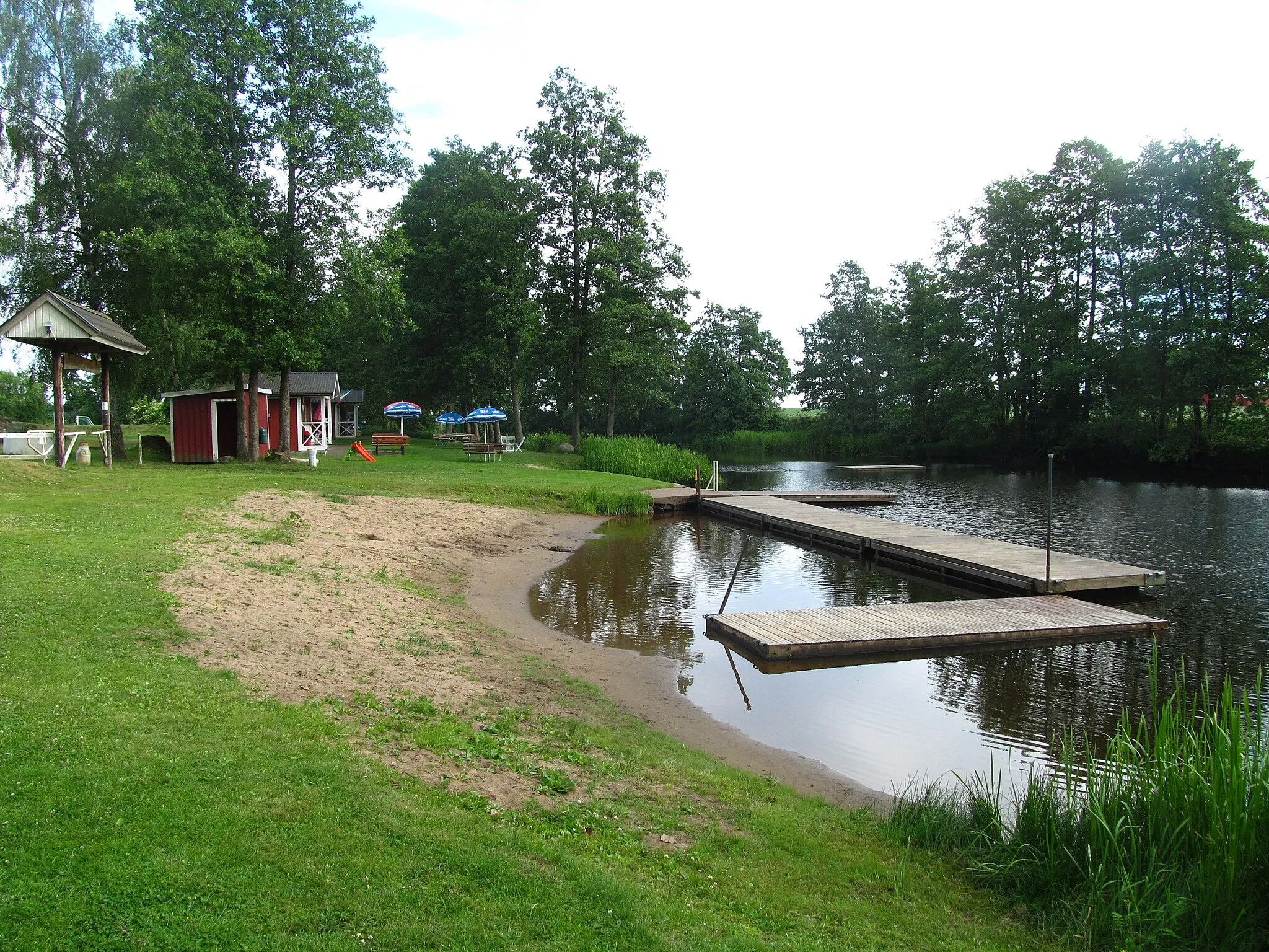 Photo showing: Public beach at river Lidan near Tråvad, Vara municipality