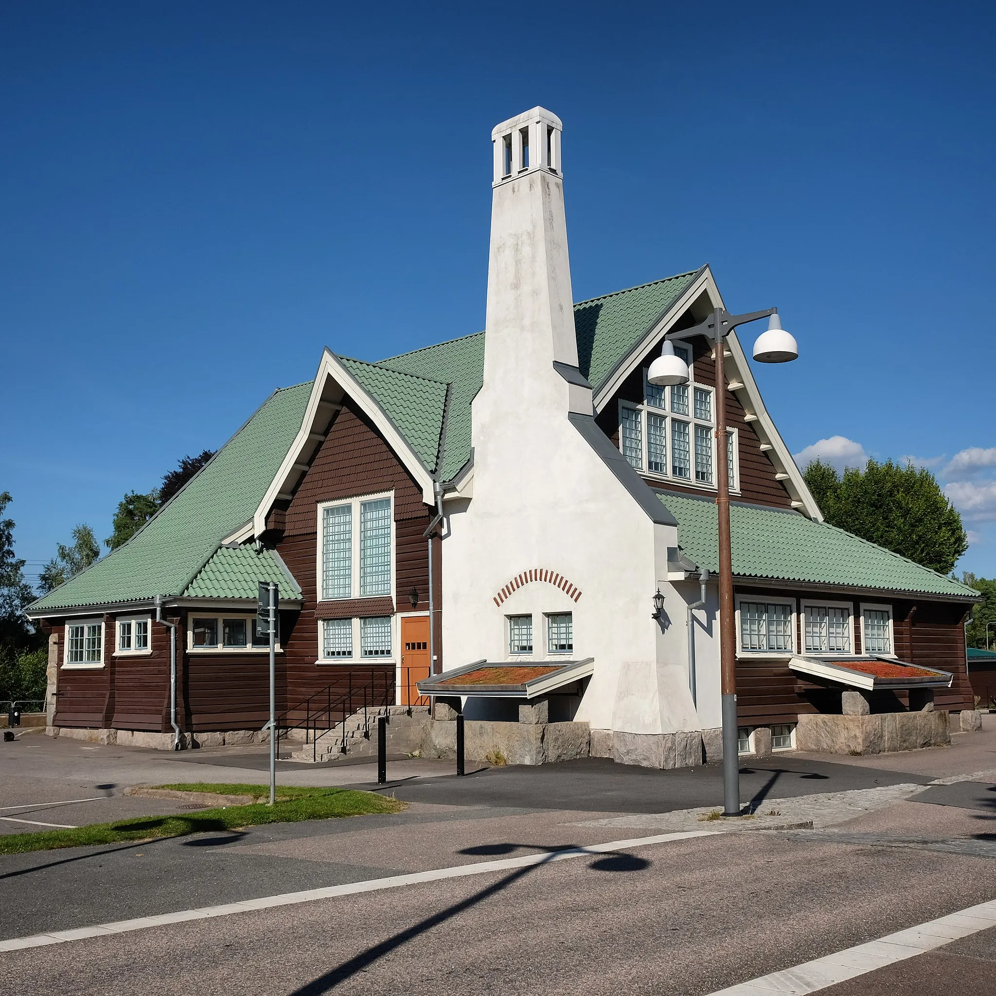 Photo showing: Hindås railway station.