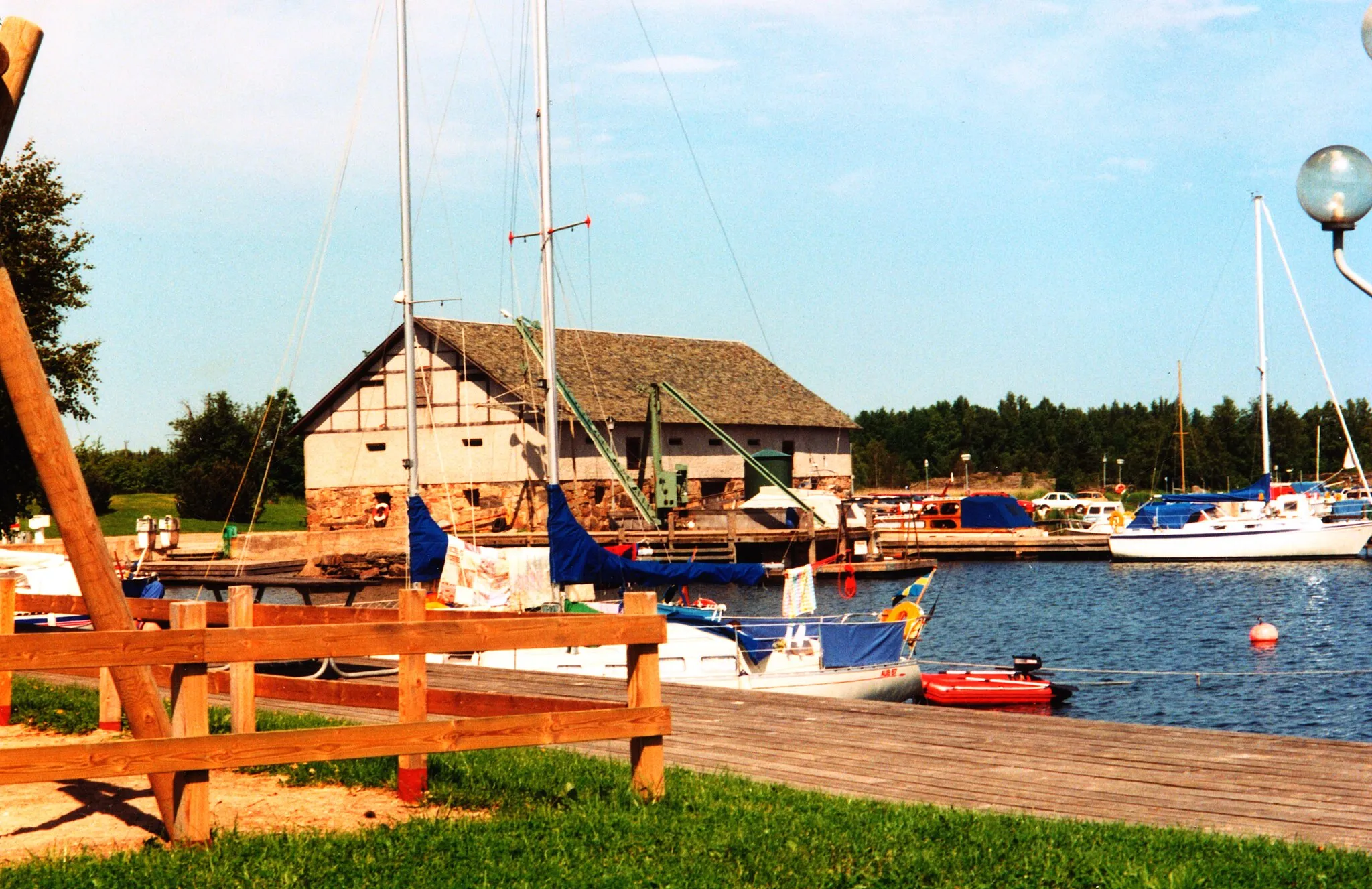Photo showing: Håverud, nedanför viadukten (1998)