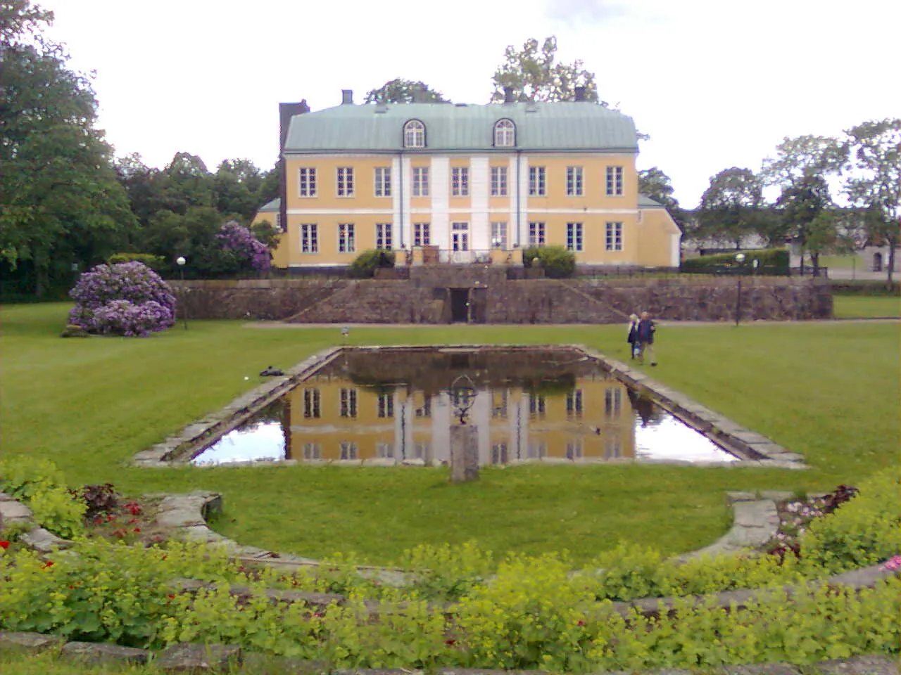 Photo showing: Vapnö slott sett från slottsparken.