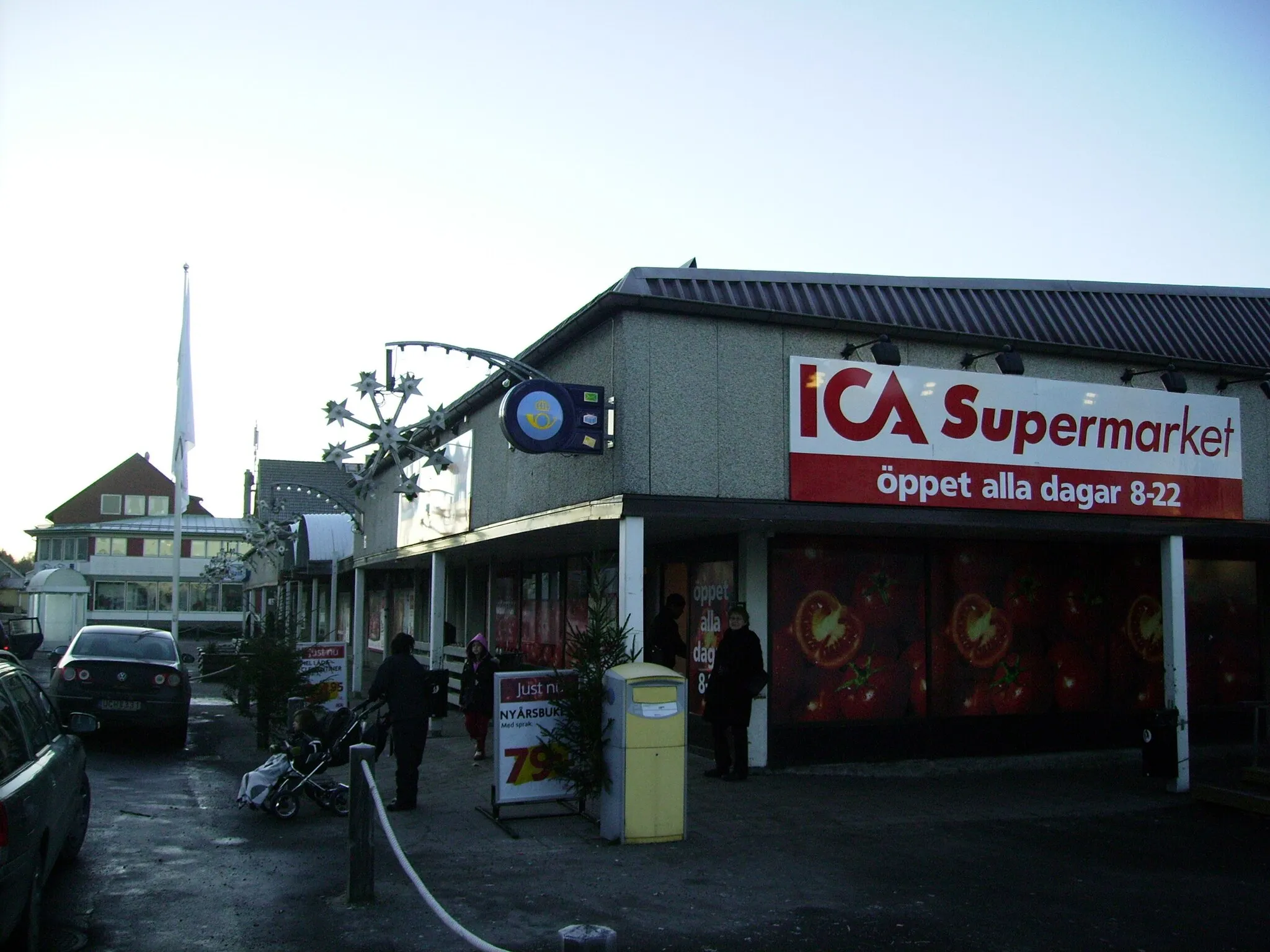 Photo showing: ICA store at Älvängen in Sweden, january 2009.