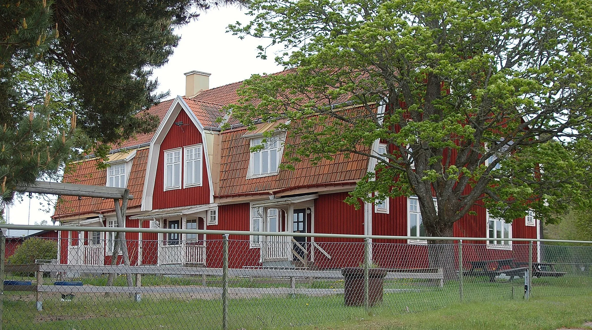 Photo showing: Bäckhammar skola