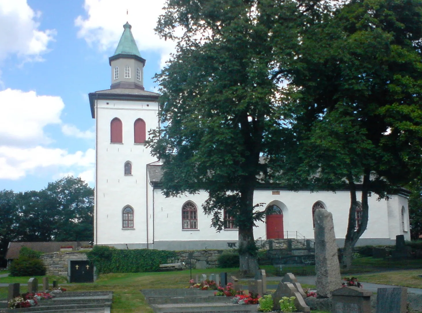 Photo showing: The parish church of sv:Ucklum, Sweden. In Swedish the church is called sv:Ucklums kyrka. This image is from the south.