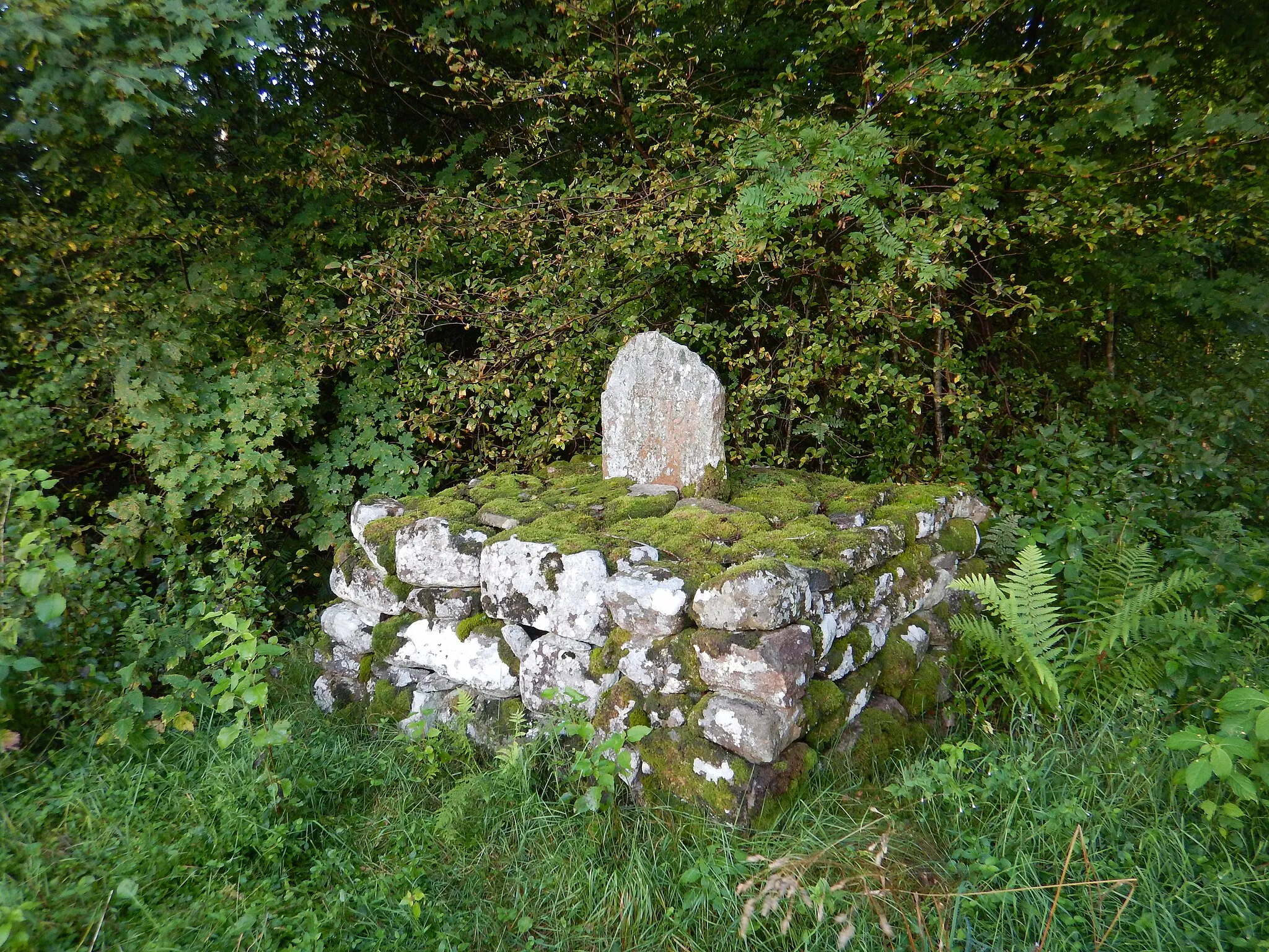 Photo showing: Milestone in Sjöared, Halland, Sweden. August 2017.