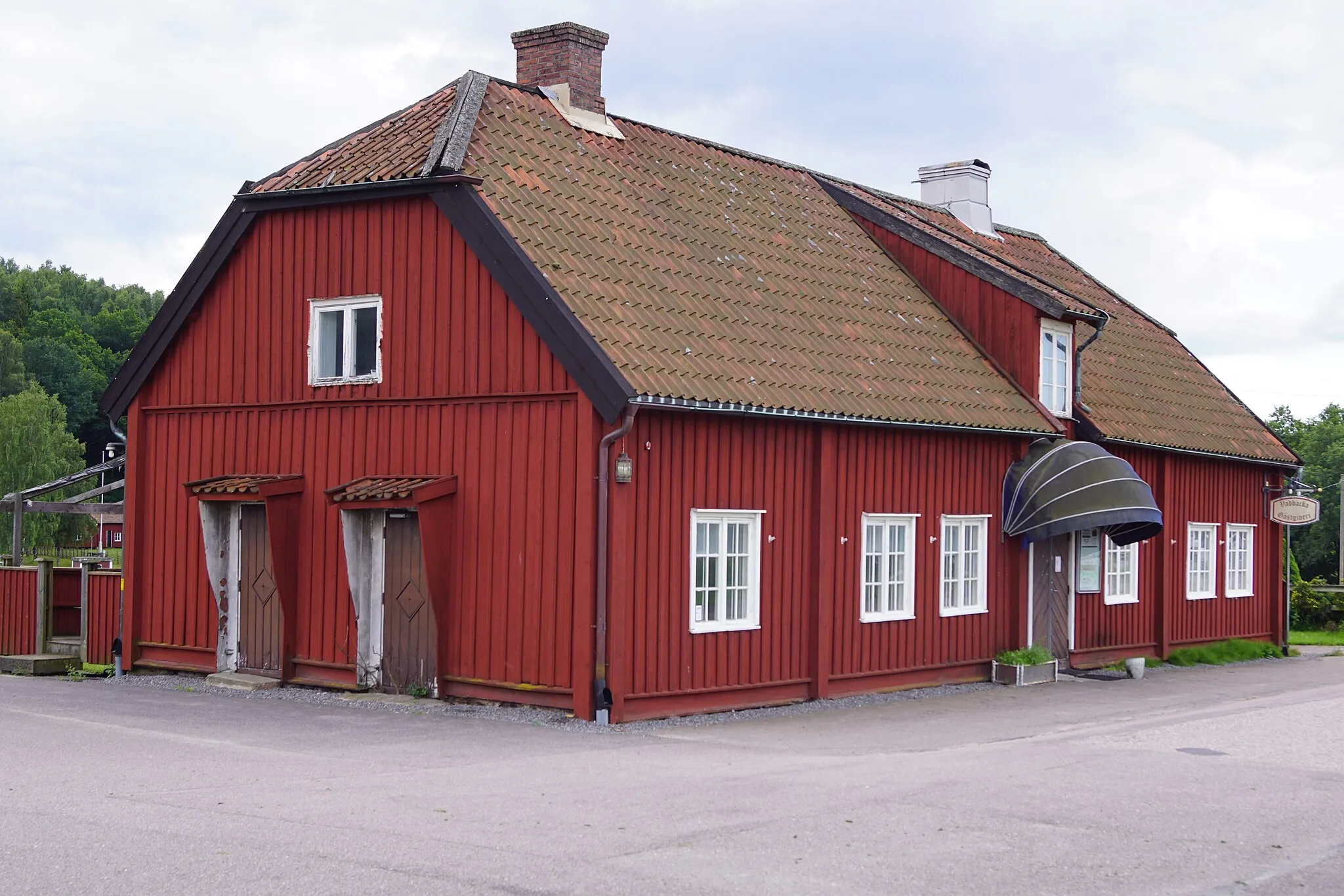 Photo showing: Vadbacka inn in Skepplanda socken, Ale Municipality, Sweden.