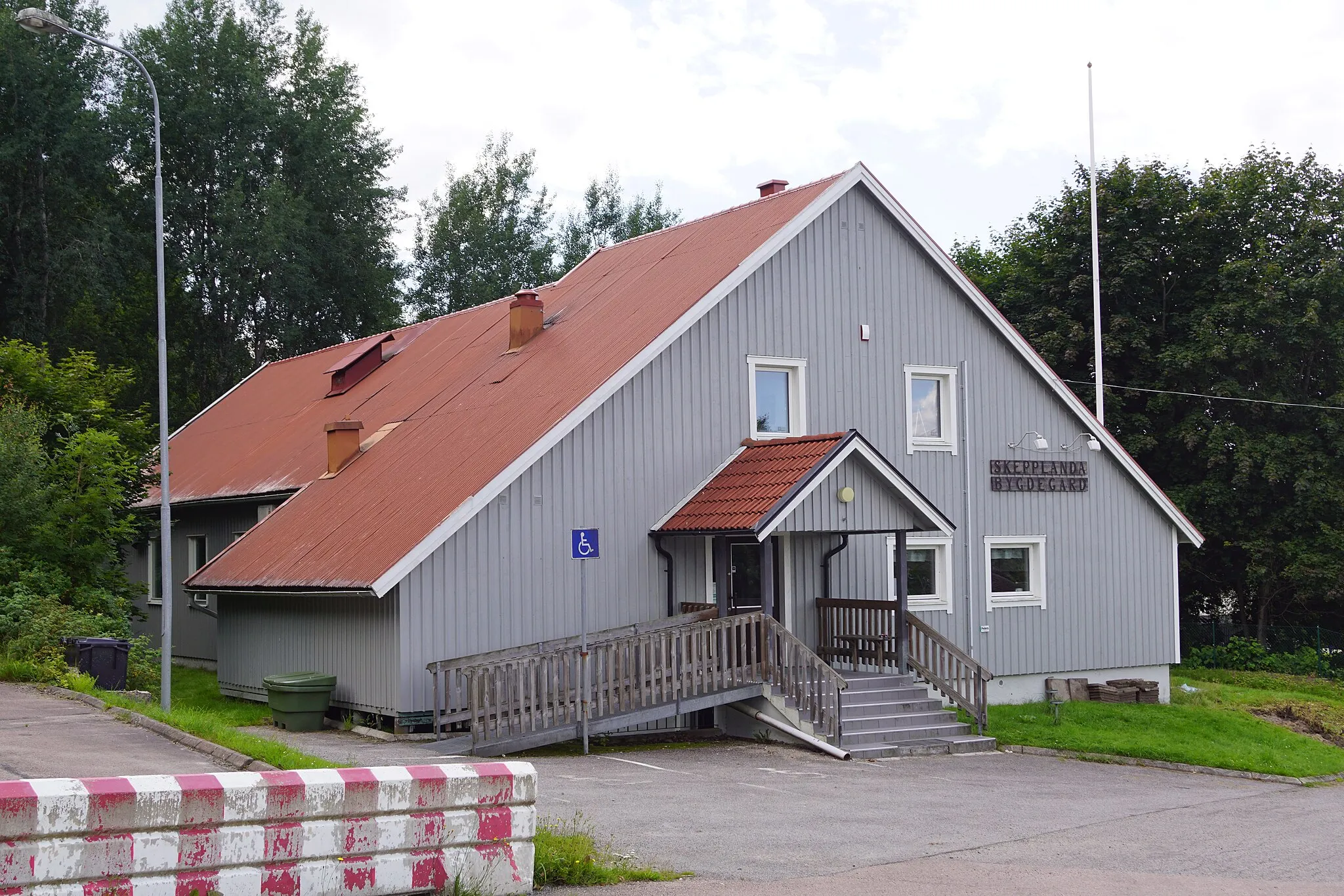 Photo showing: The community center in Skepplanda, Ale Municipality, Sweden.