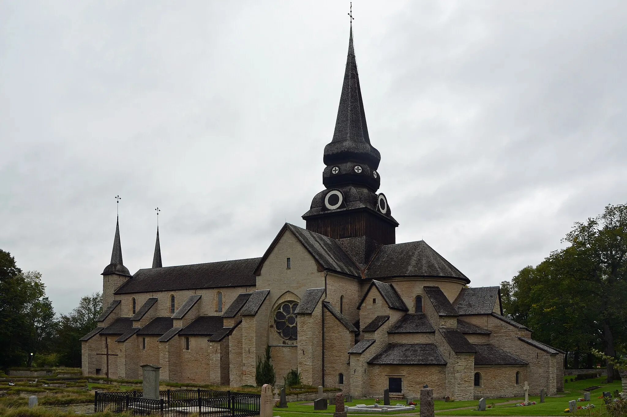 Photo showing: Klosterkirche Varnhem vom Südosten