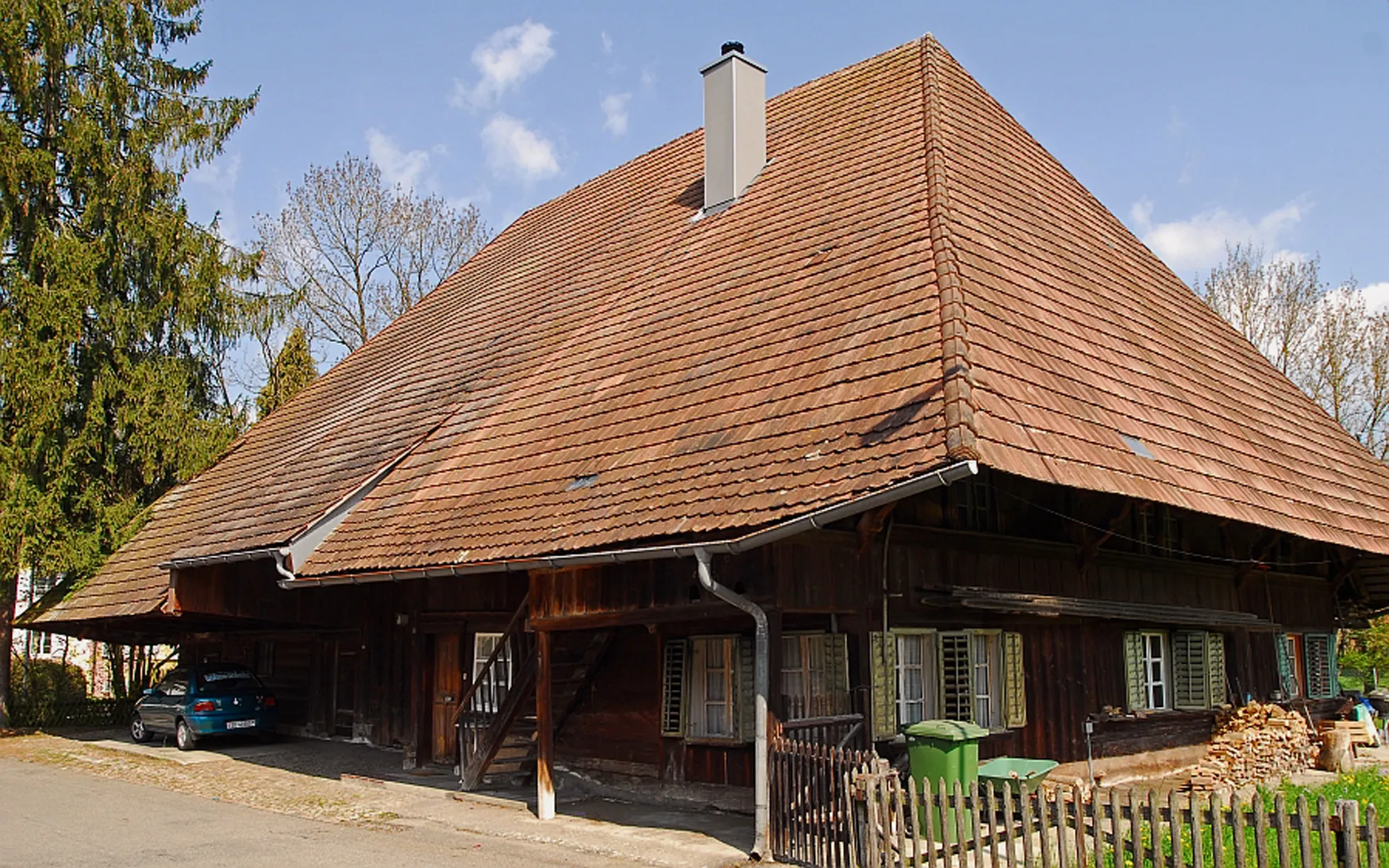Photo showing: altes Hochstud- oder Alemannenhaus in Derendingen SO, 18. Jahrhundert, genannt "Aebi Haus" oder "Aebi Hütte"