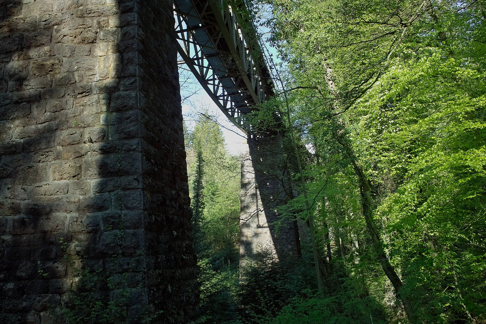 Photo showing: Geisslochviadukt: A railway viaduct of the Solothurn-Münster-Bahn (railway line Solothurn - Moutier) at Bellach, canton of Solothurn, Switzerland.