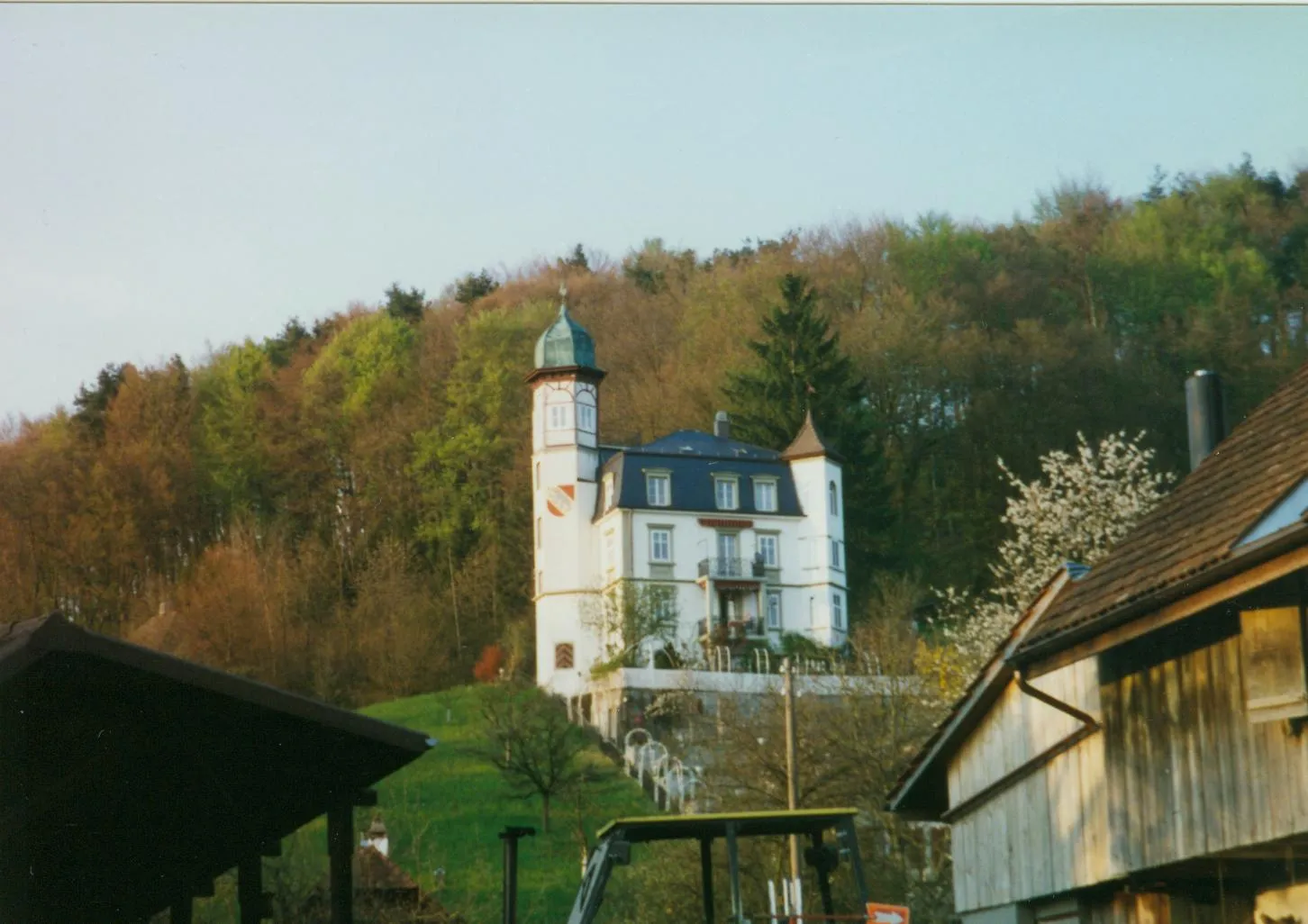 Photo showing: Dotzigen Castle in Dotzigen, Bern, Switzerland