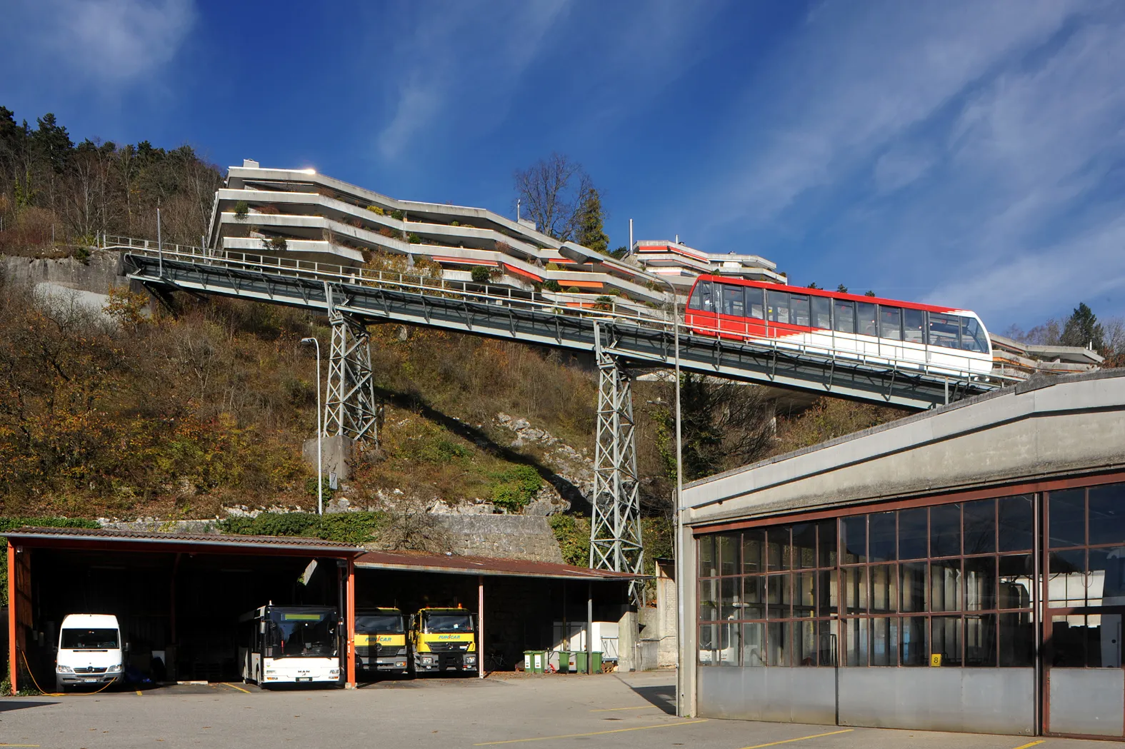 Photo showing: Bridge of the Biel-Magglingen-Bahn right above the lower station in Biel; Berne, Switzerland.