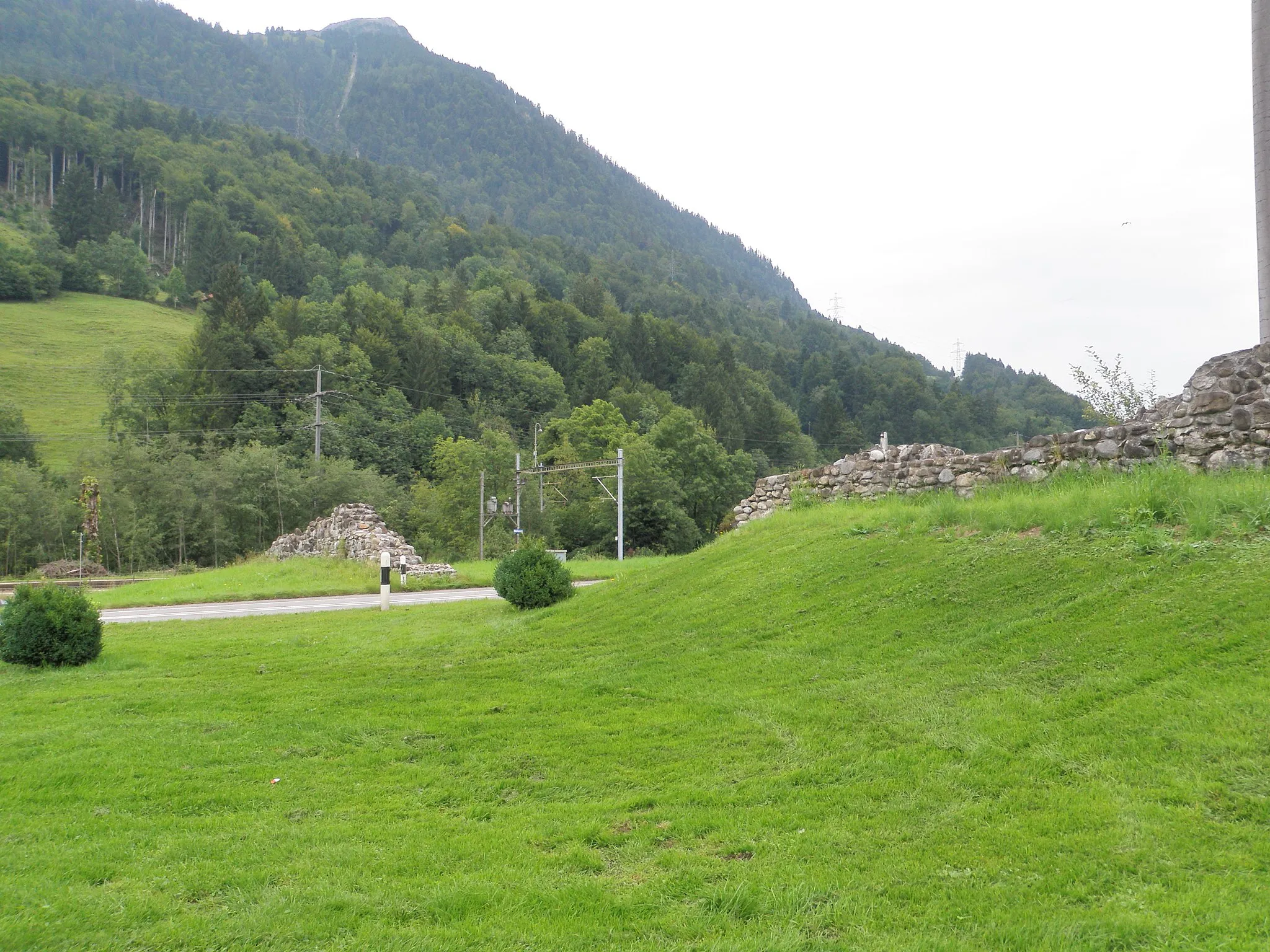 Photo showing: Letzimauer bei Mülenen im Kandertal