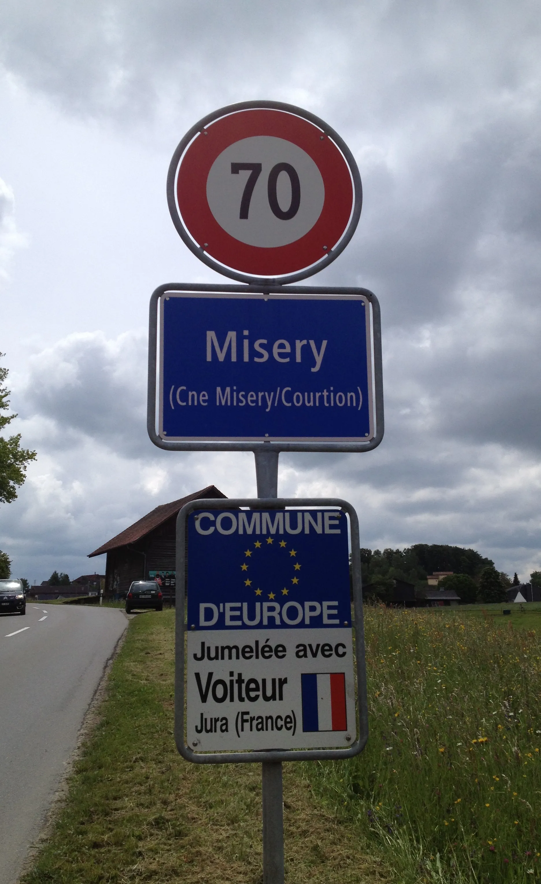 Photo showing: Panneau à l'entrée de la localité de Misery, canton de Fribourg, Suisse