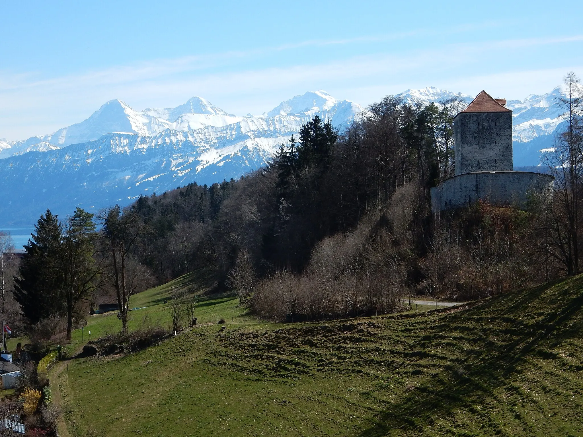 Photo showing: Strättlingturm mit Eiger Mönch und Jungfrau im Hintergrund