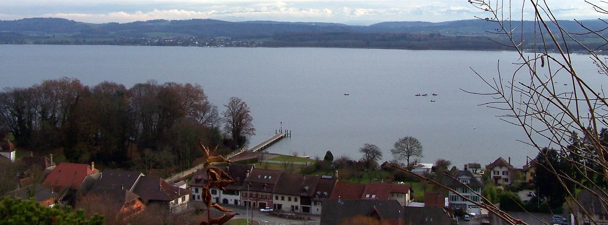Photo showing: Pictures of the Vallamand-Dessous pier, on the lake of Morat (Murten), Canton of Vaud, Switzerland