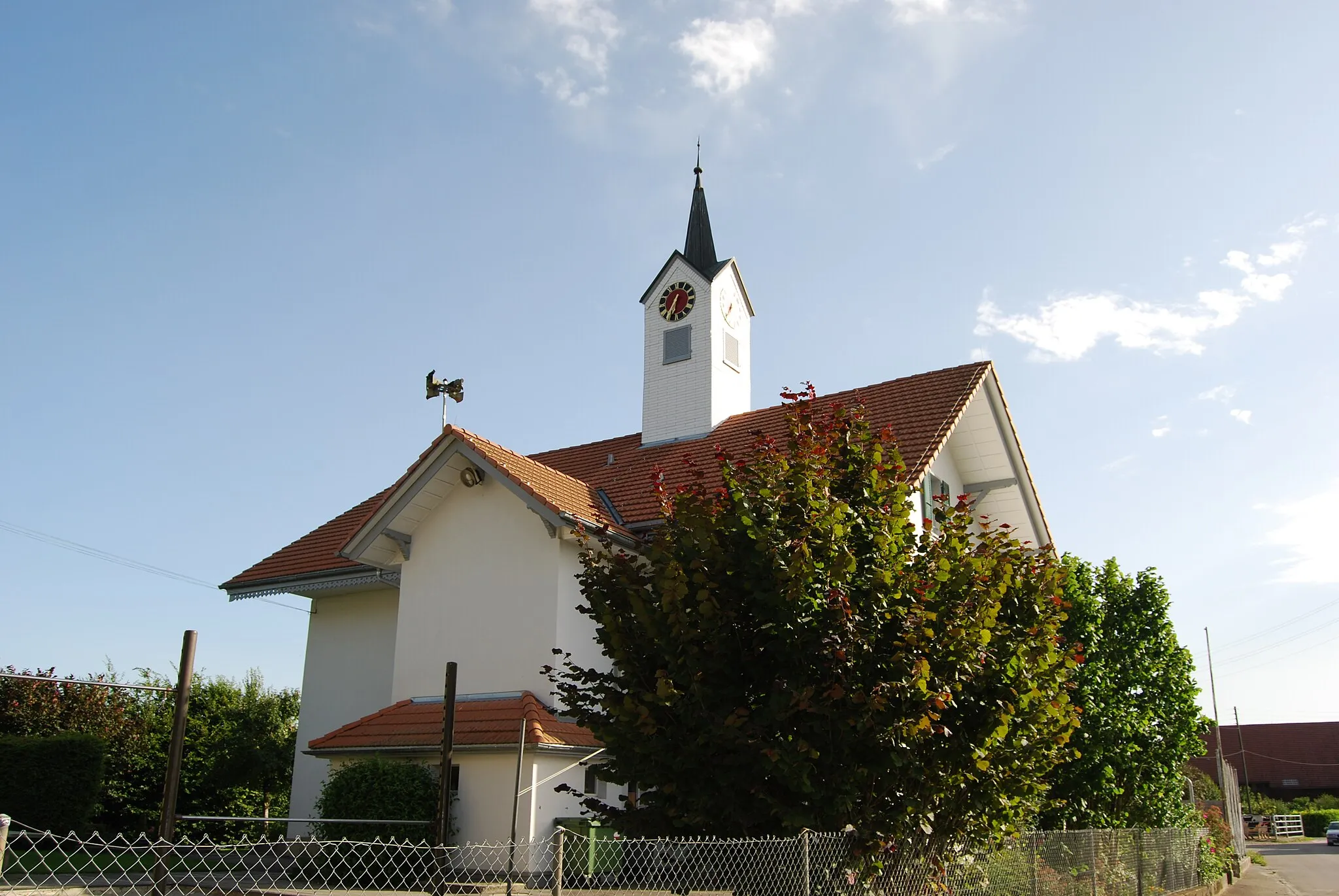 Photo showing: School building of Gurbrü, canton of Bern, Switzerland