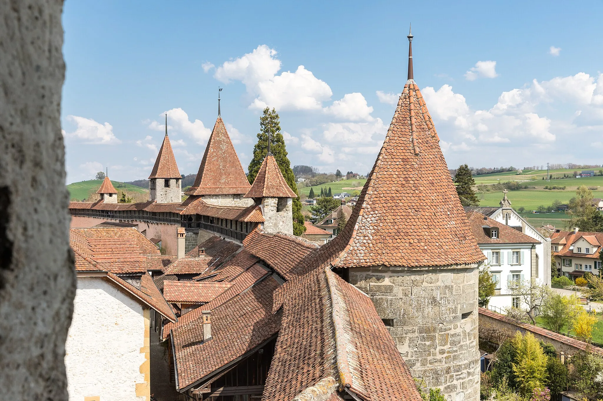 Photo showing: City wall and towers of Murten/Morat, Switzerland