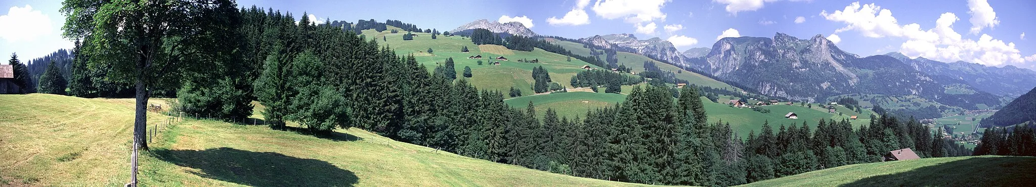 Photo showing: Simmen Valey and Jaunpassroad at Switzerland