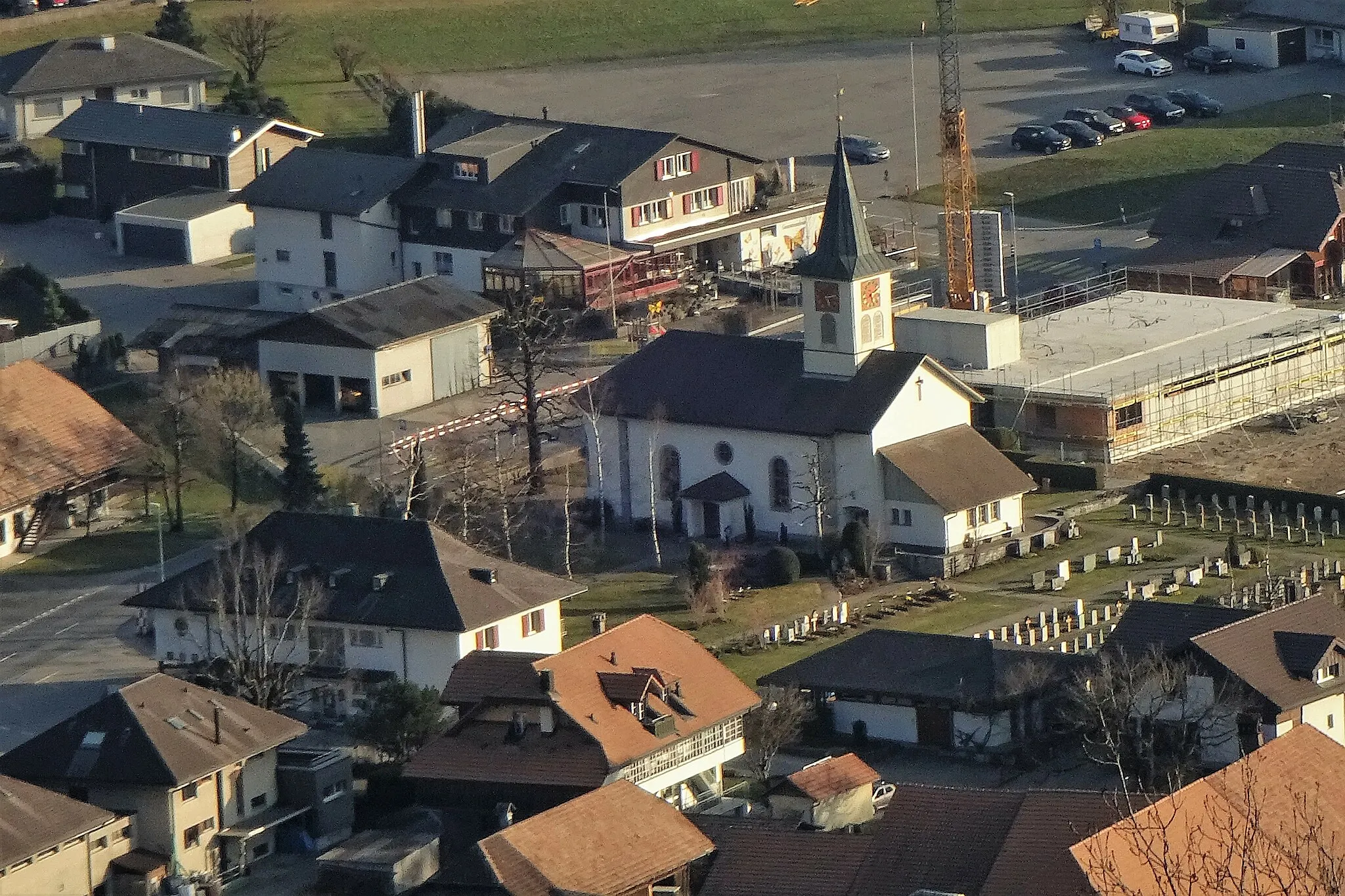 Photo showing: Linden (BE) – Ortskern mit Kirche, Blick vom Aebersold aus – Aufnahmestandort : Oberhünigen, Aebersold (Kurzenberg), Brotheitern – 46° 51’ 27’’ N / 7° 40’ 29’’ E – 1133 m; Blickrichtung Süd