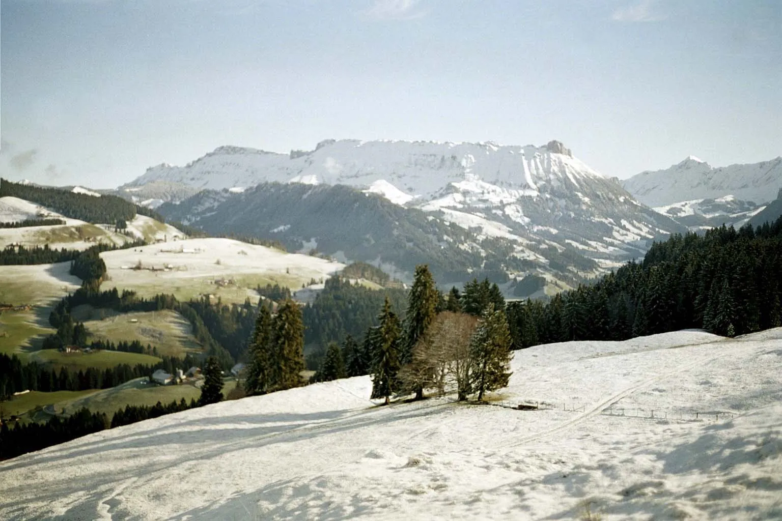 Photo showing: View on the Hohgant massif (2197m) from Schallenberg, canton of Bern, Switzerland