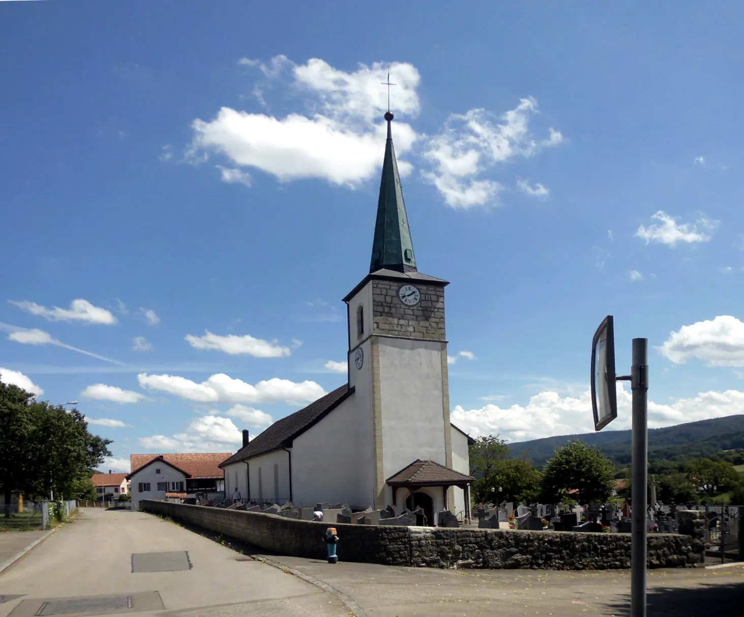 Photo showing: L'église Saint-Étienne de Grandfontaine, Suisse, côté ouest